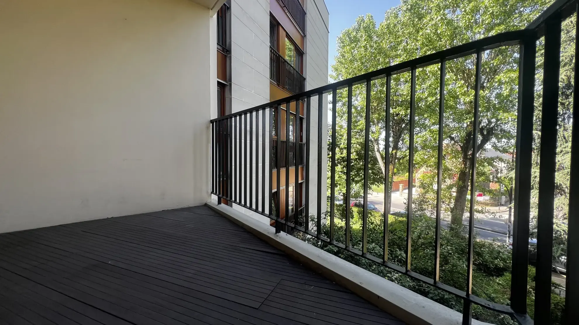 Appartement 3 pièces avec terrasse, cave et parking à Le Chesnay 