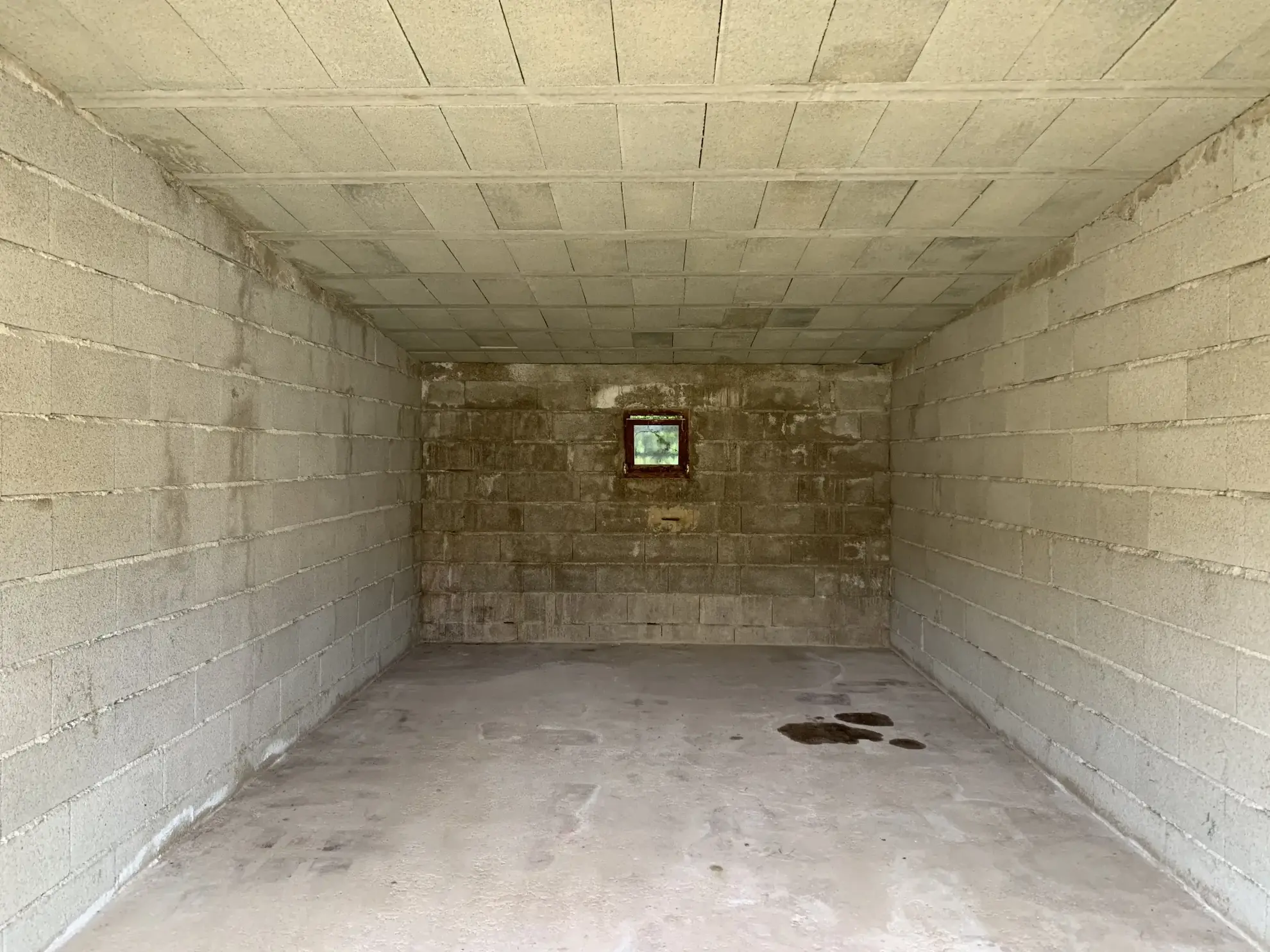 Garage fermé à Vardiola, Sainte Lucie de Porto-Vecchio, opportunité rare de stockage 