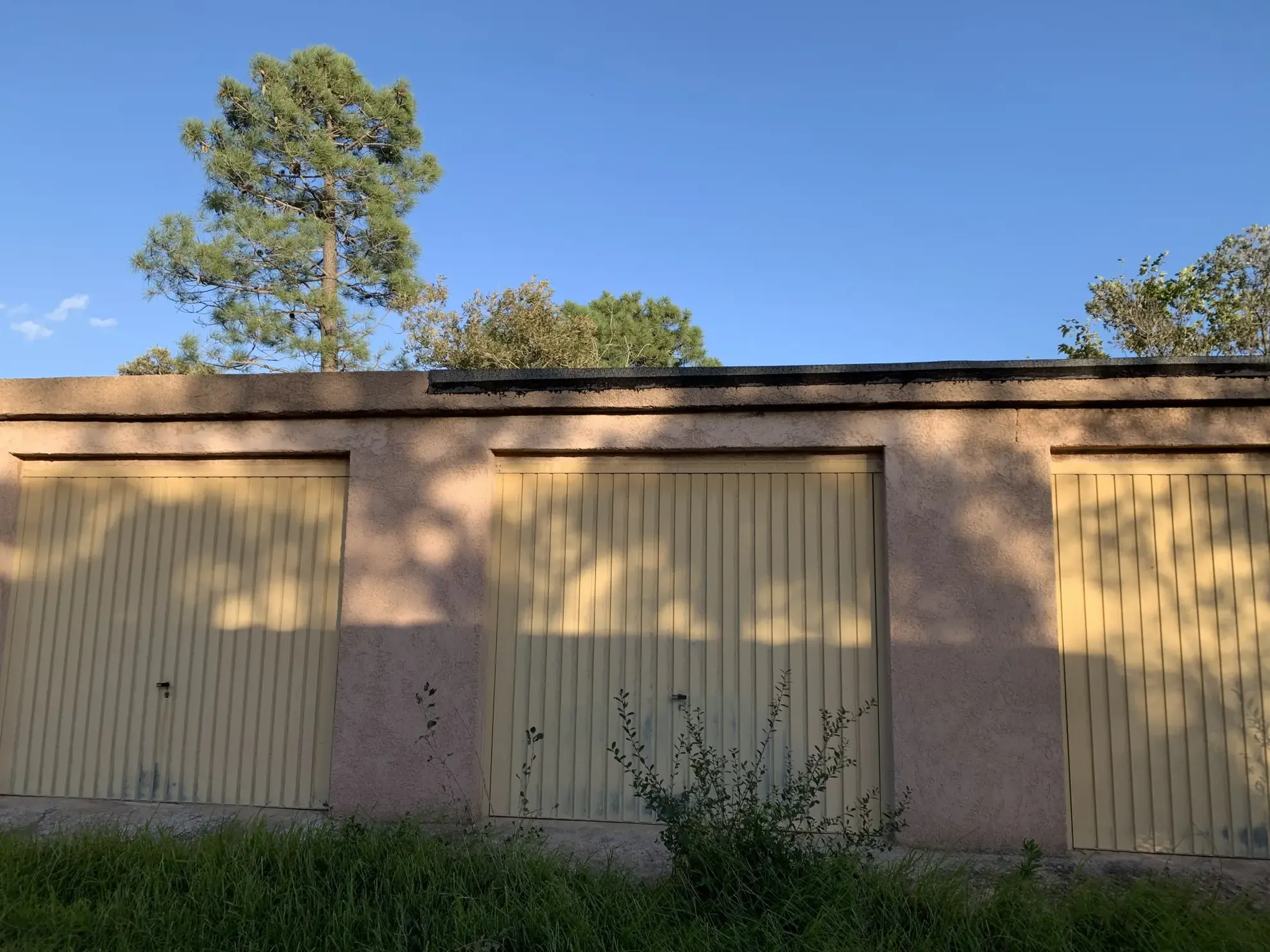 Garage fermé à Vardiola, Sainte Lucie de Porto-Vecchio, opportunité rare de stockage 