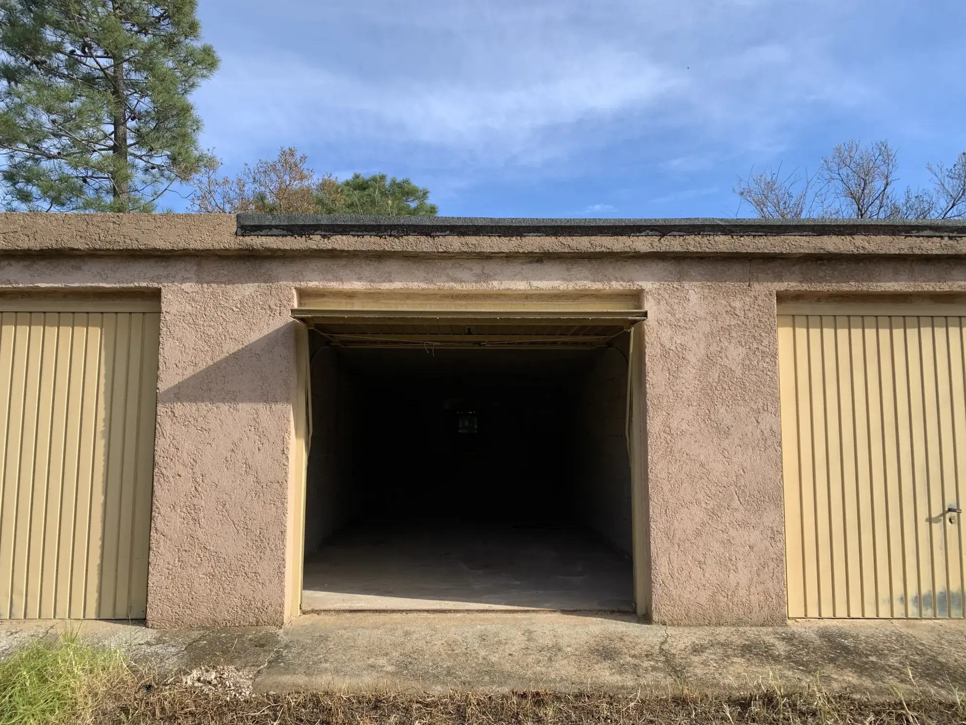 Garage fermé à Vardiola, Sainte Lucie de Porto-Vecchio, opportunité rare de stockage 