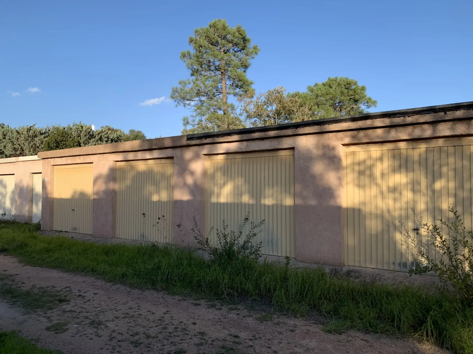 Garage fermé à Vardiola, Sainte Lucie de Porto-Vecchio, opportunité rare de stockage 