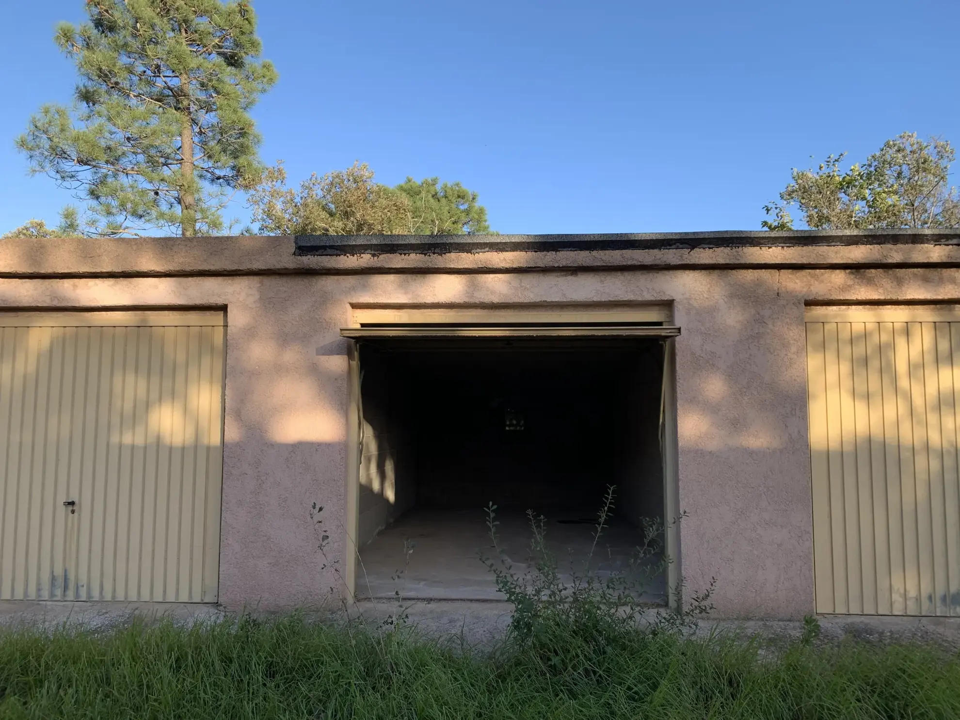 Garage fermé à Vardiola, Sainte Lucie de Porto-Vecchio, opportunité rare de stockage 