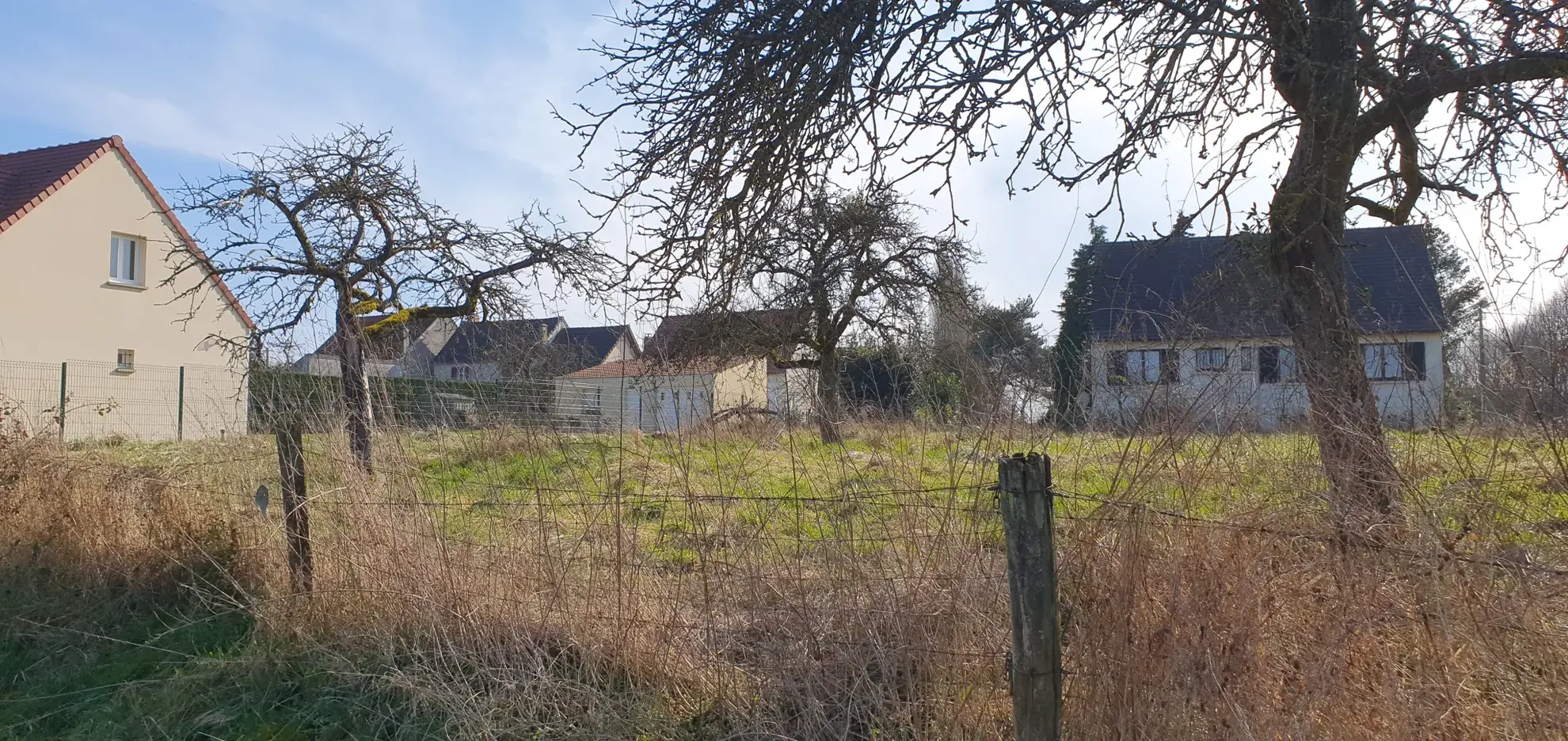 Terrain constructible de 1229 m² proche Fère-en-Tardenois 