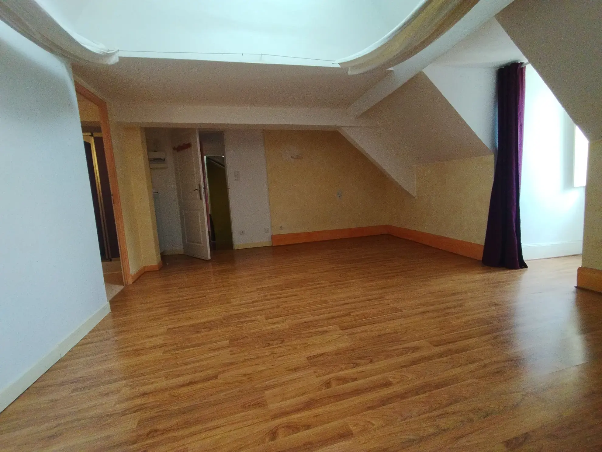 Immeuble à vendre à Castillon en Couserans avec fort potentiel locatif 