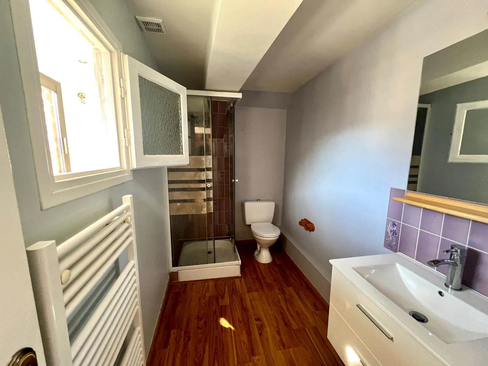 Immeuble à vendre à Castillon en Couserans avec fort potentiel locatif 