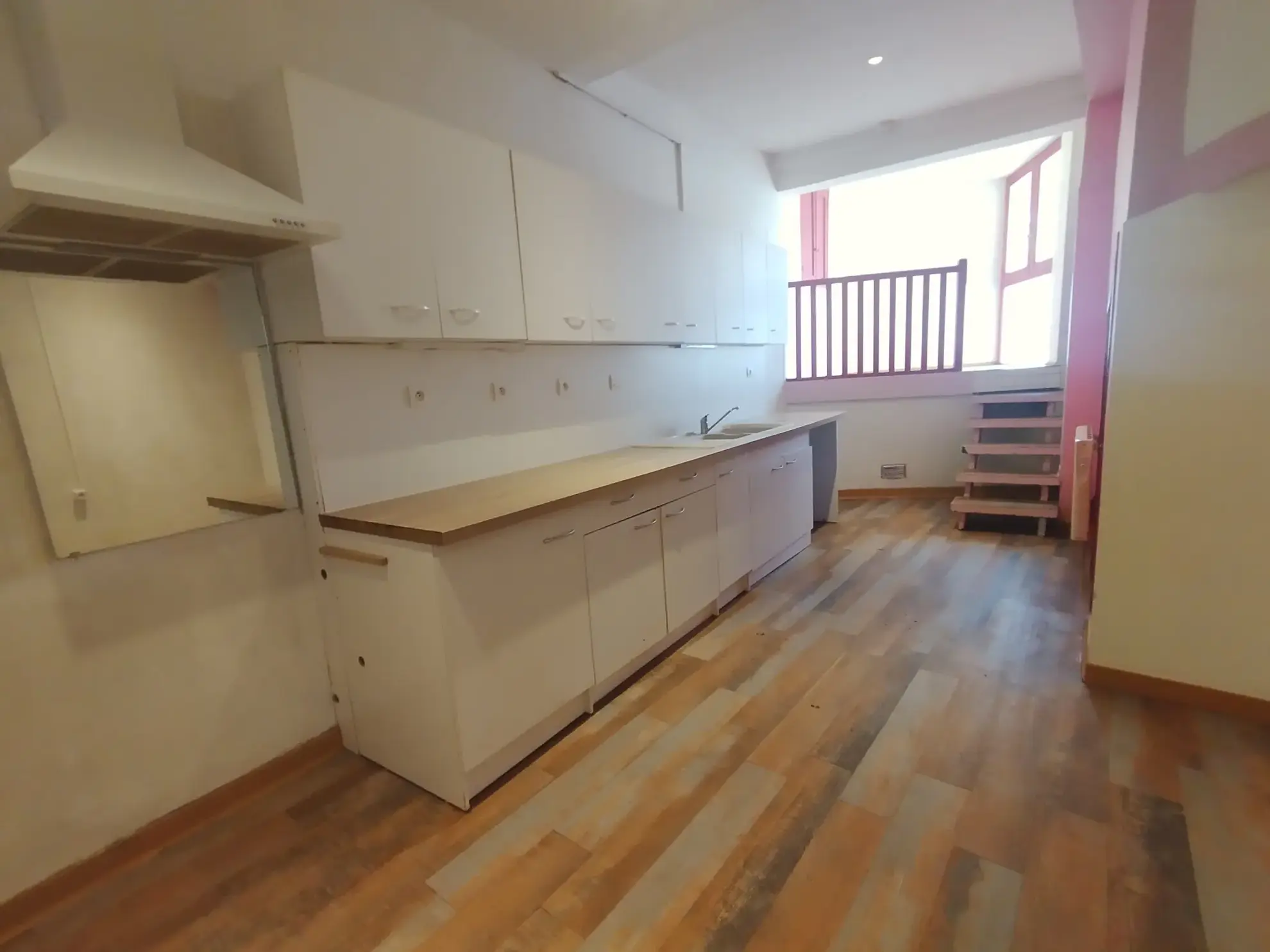 Immeuble à vendre à Castillon en Couserans avec fort potentiel locatif 