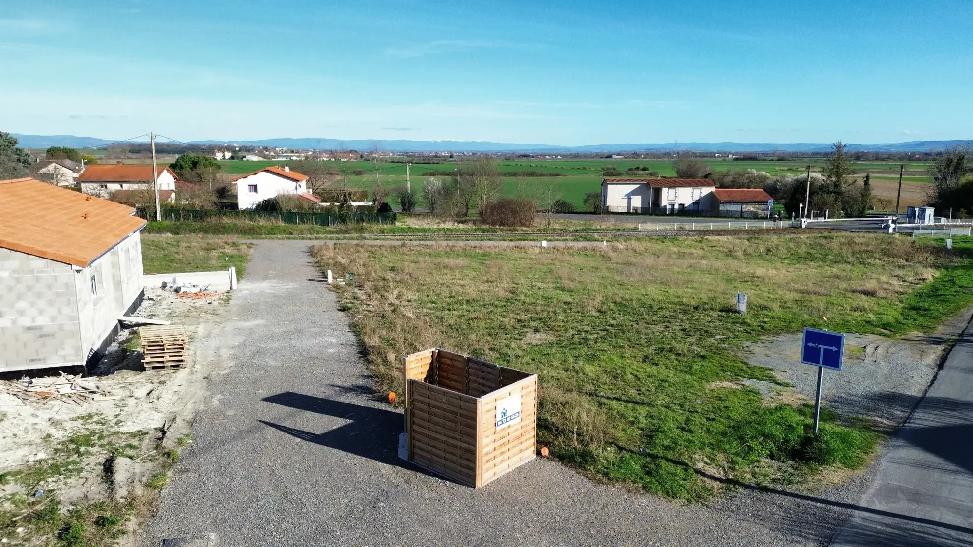 Terrain constructible viabilisé de 558 m² à Pessat-Villeneuve 