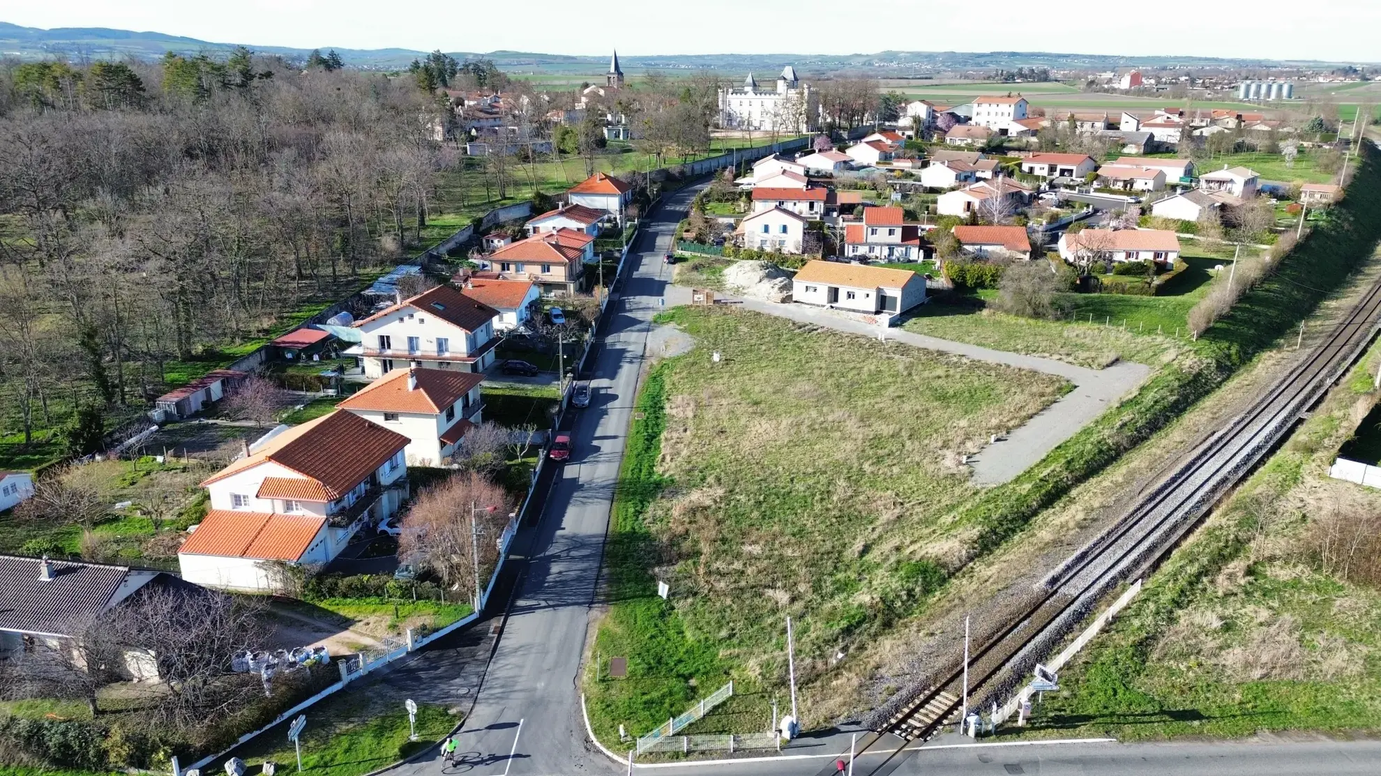 Terrain constructible viabilisé de 558 m² à Pessat-Villeneuve