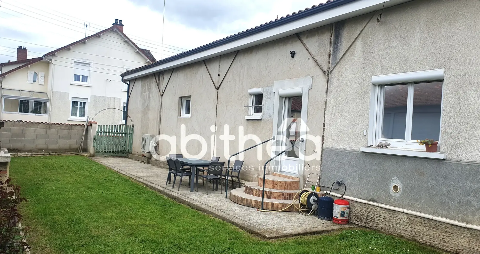 Maison de plain-pied à Chabanais de 96 m² avec garage et jardin clos