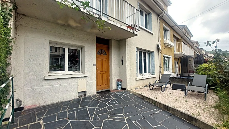 Triplex T6 à Lourdes avec Grand Potentiel, Idéal Famille ou Investissement 