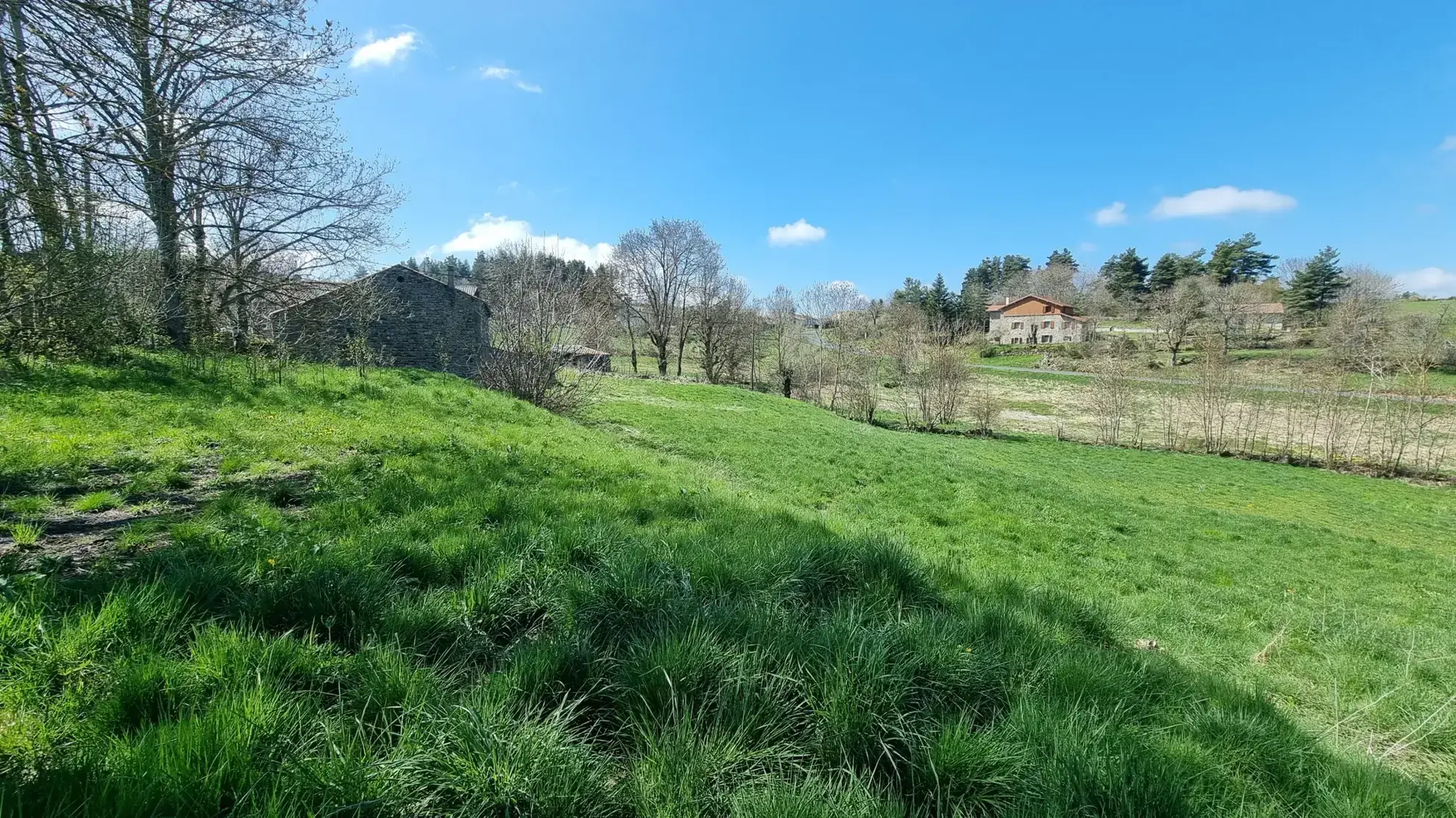 Terrain constructible à vendre à Coucouron, 4 165 m² avec permis, au prix de 54 000 € 