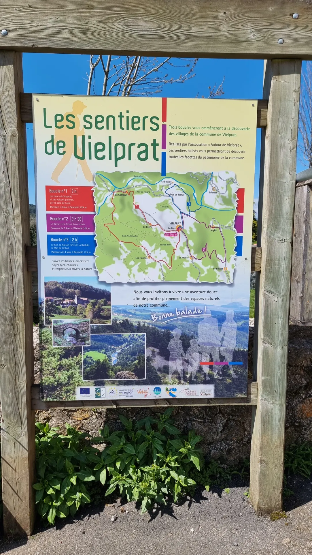 Terrain constructible à vendre à Coucouron, 4 165 m² avec permis, au prix de 54 000 € 