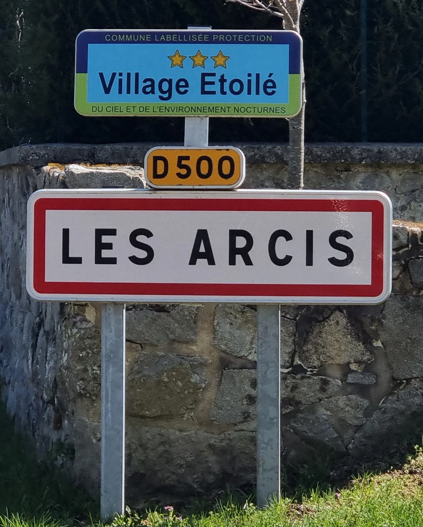 Terrain constructible à vendre à Coucouron, 4 165 m² avec permis, au prix de 54 000 € 