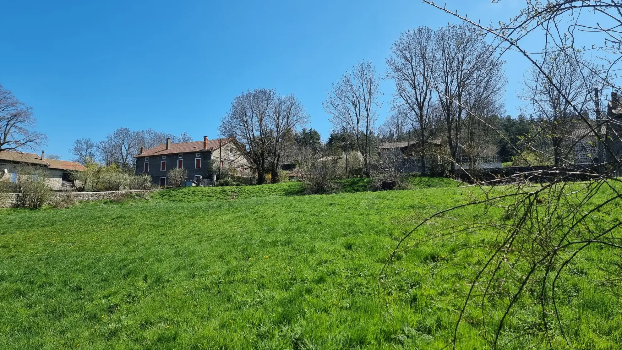 Terrain constructible à vendre à Coucouron, 4 165 m² avec permis, au prix de 54 000 € 