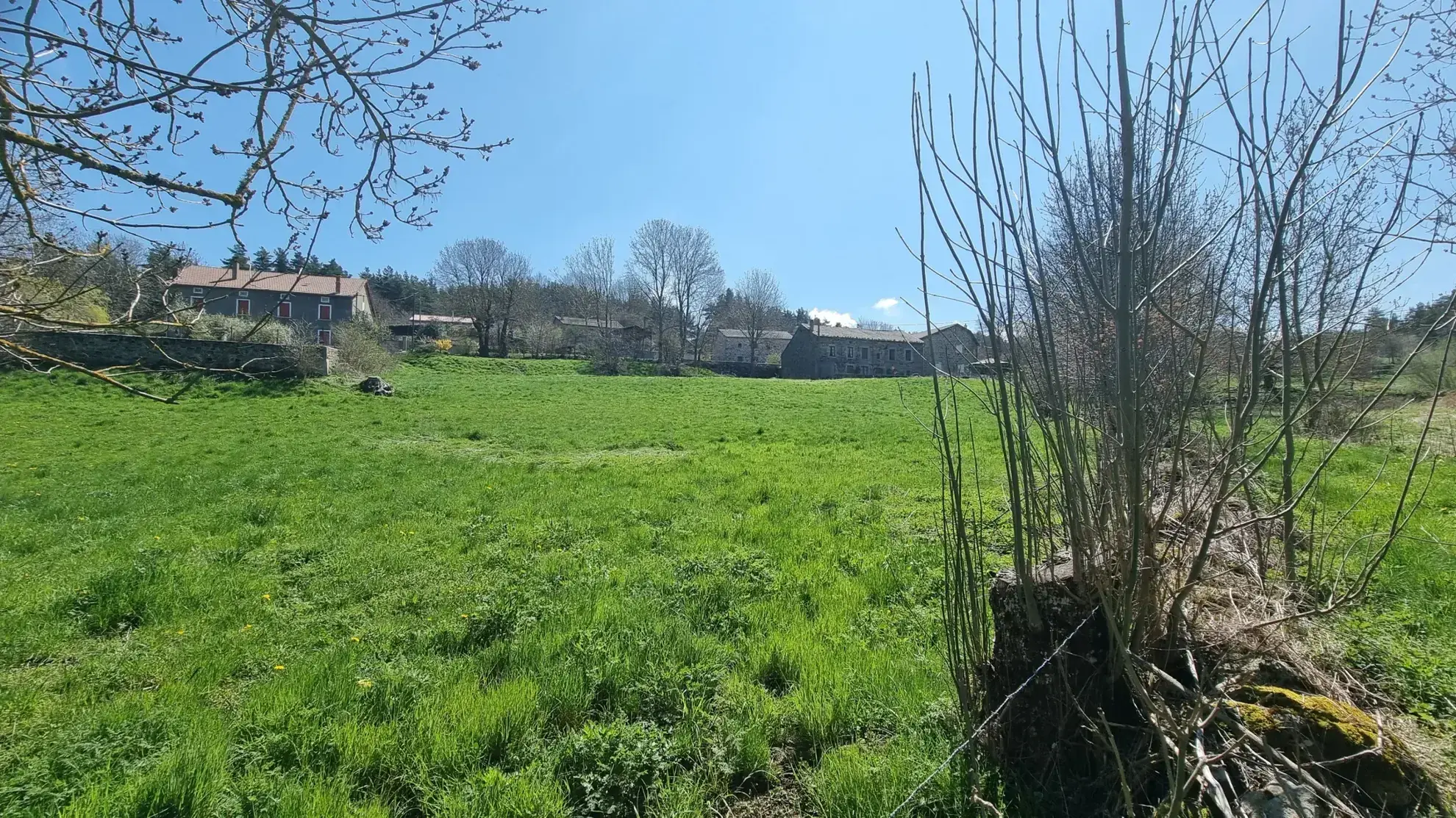 Terrain constructible à vendre à Coucouron, 4 165 m² avec permis, au prix de 54 000 € 