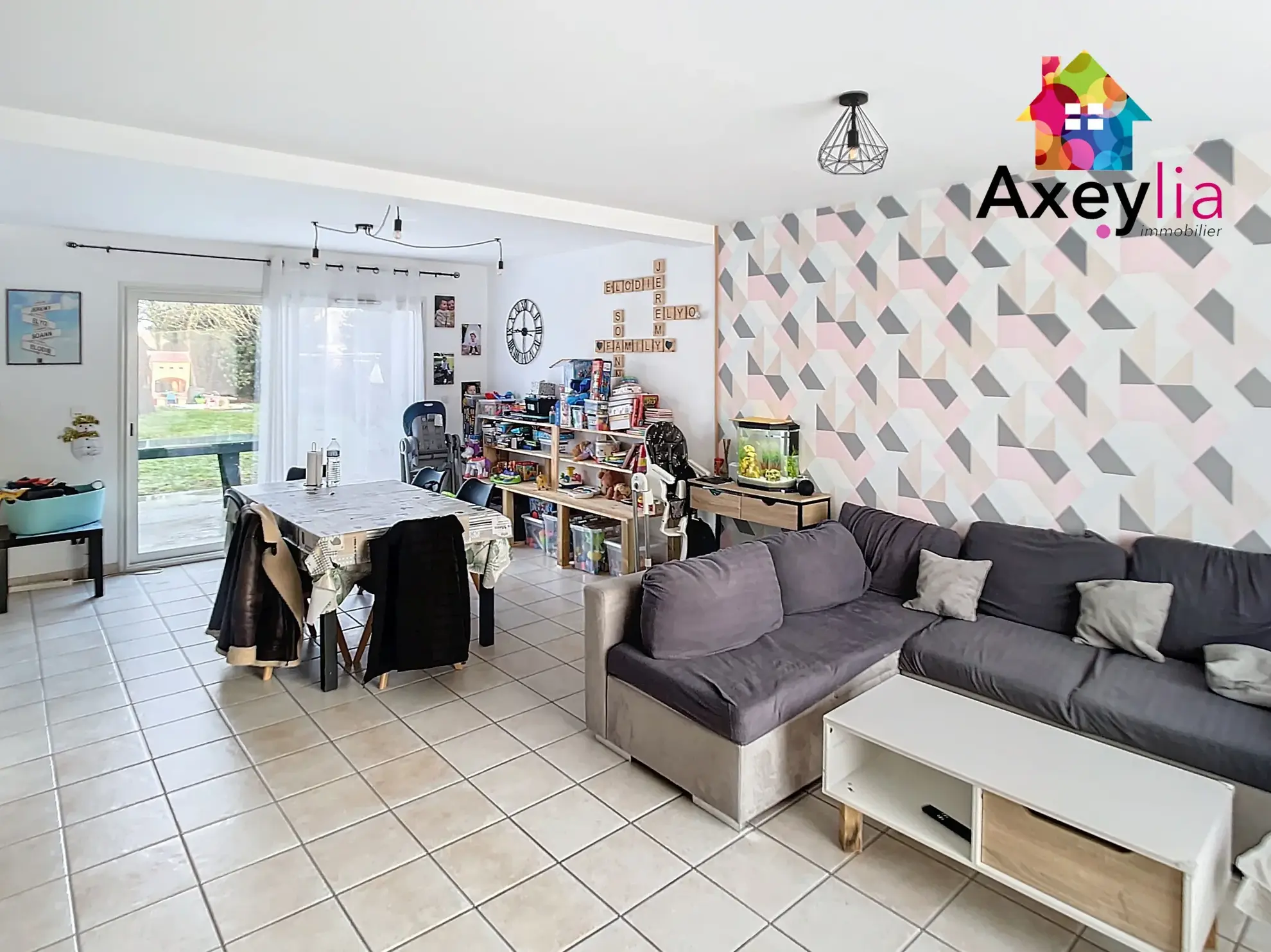 Maison à vendre à Saint-Romain-la-Motte avec piscine et terrain clos 