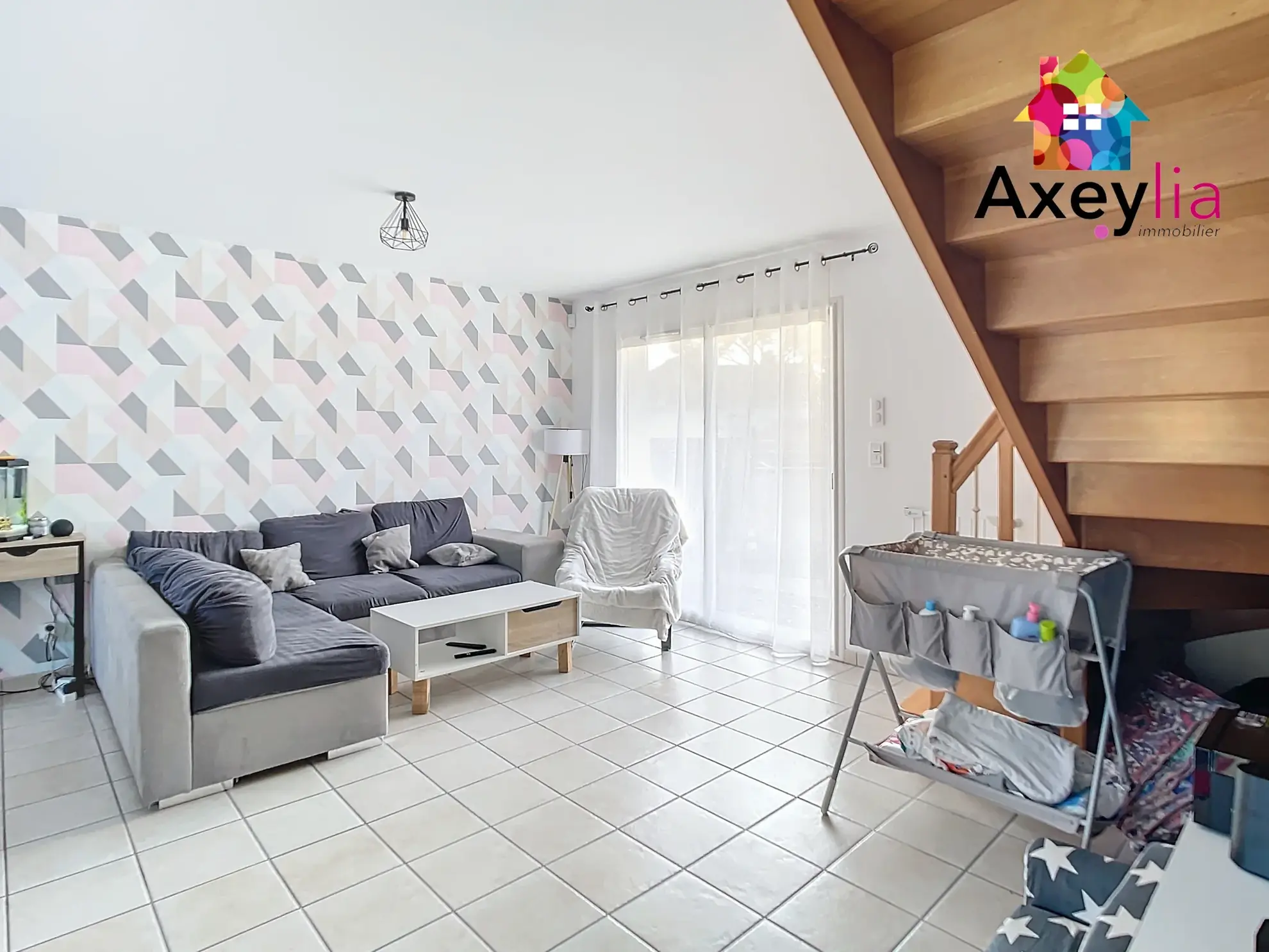 Maison à vendre à Saint-Romain-la-Motte avec piscine et terrain clos 