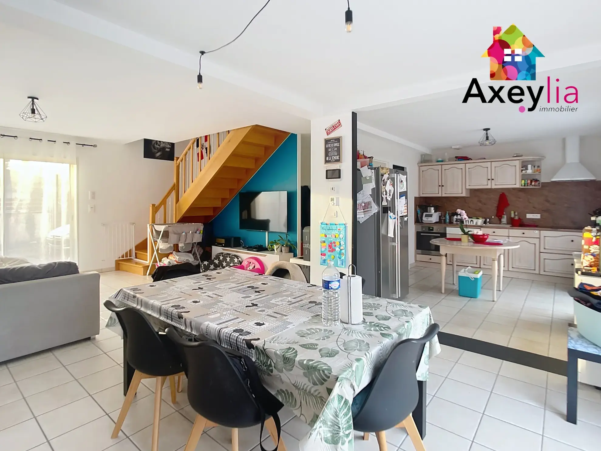 Maison à vendre à Saint-Romain-la-Motte avec piscine et terrain clos 