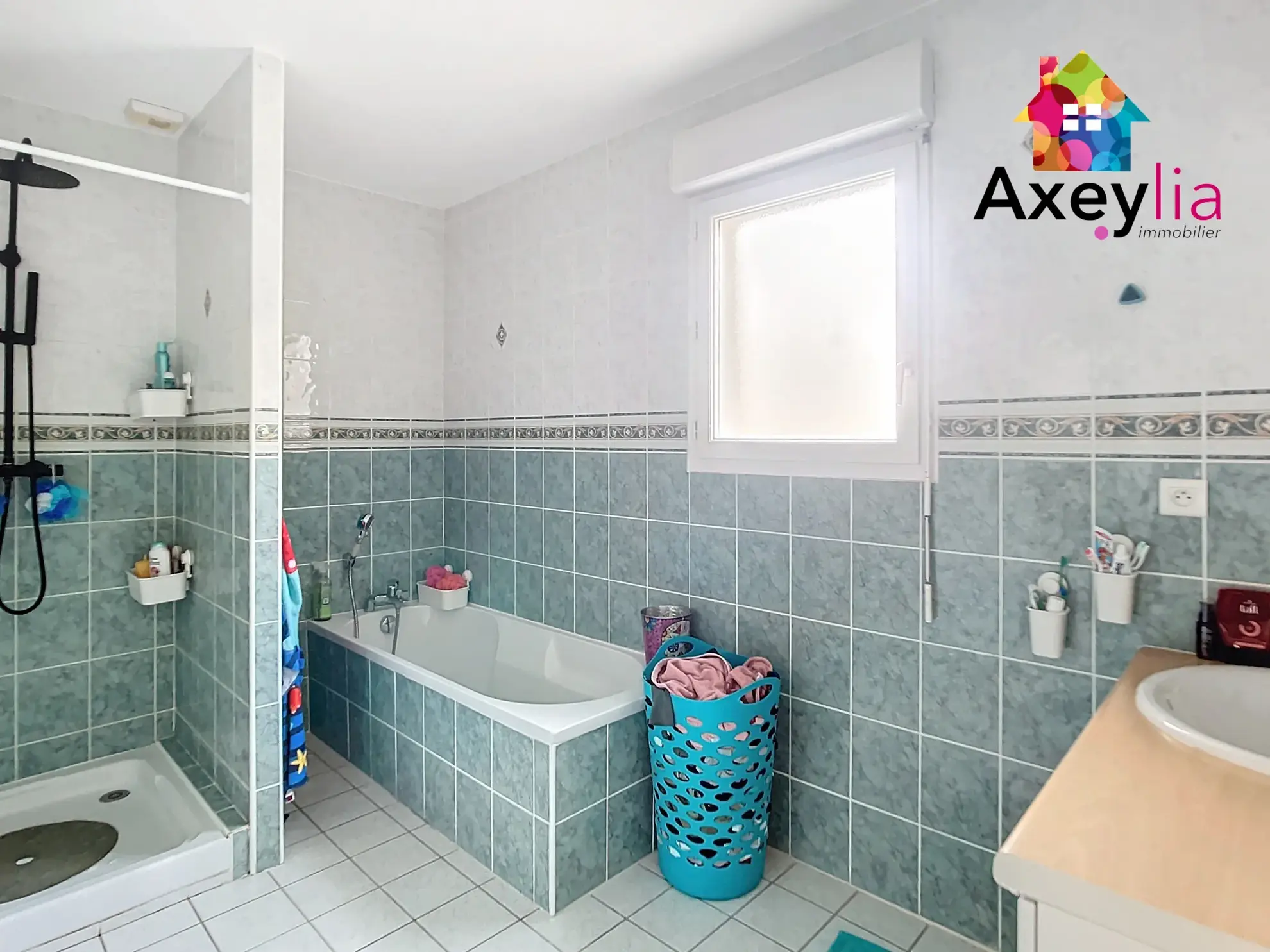 Maison à vendre à Saint-Romain-la-Motte avec piscine et terrain clos 