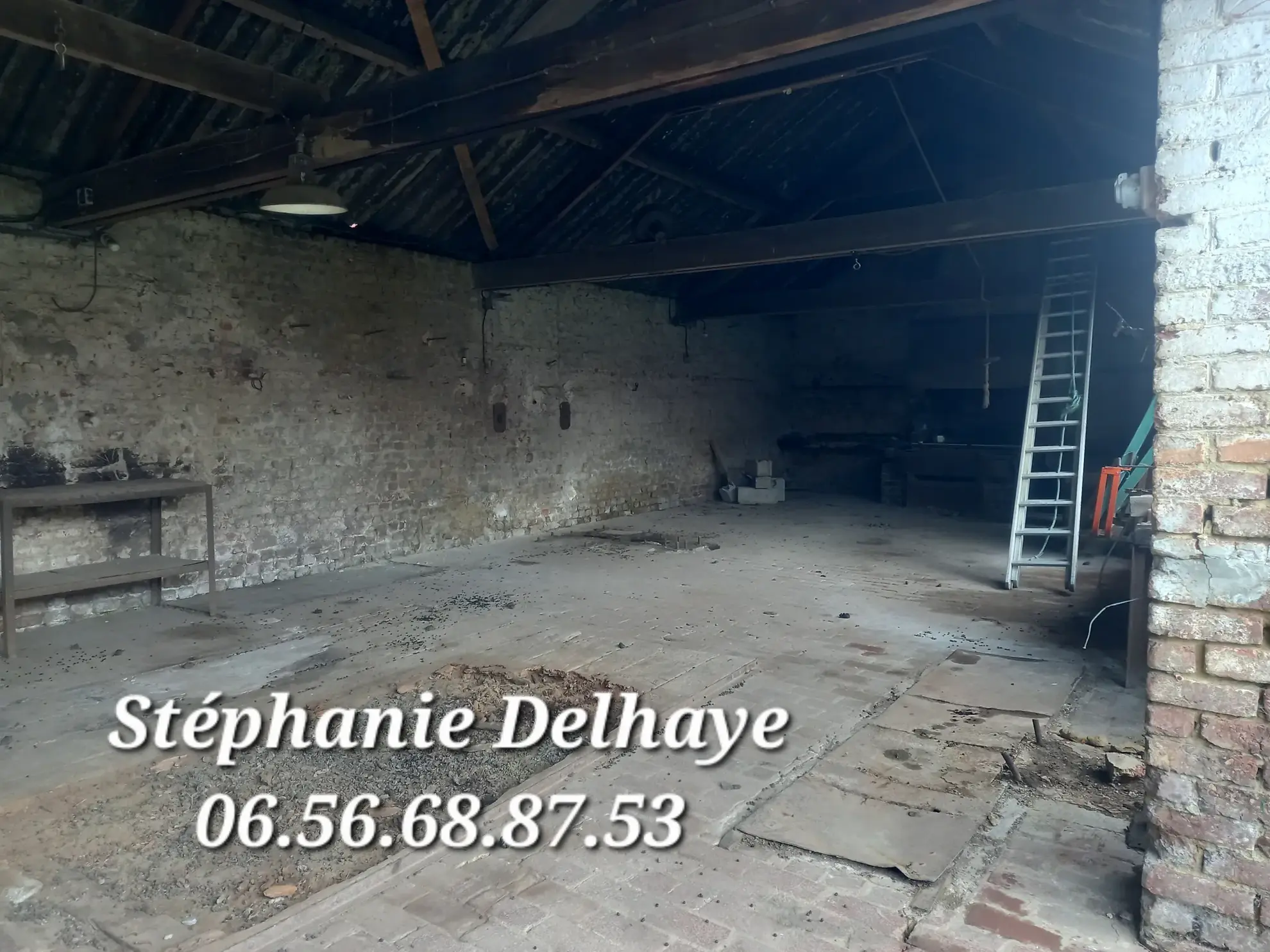 Belle maison de 175 m² avec dépendances et terrain à Erin – Potentiel pour artisan ou animaux 