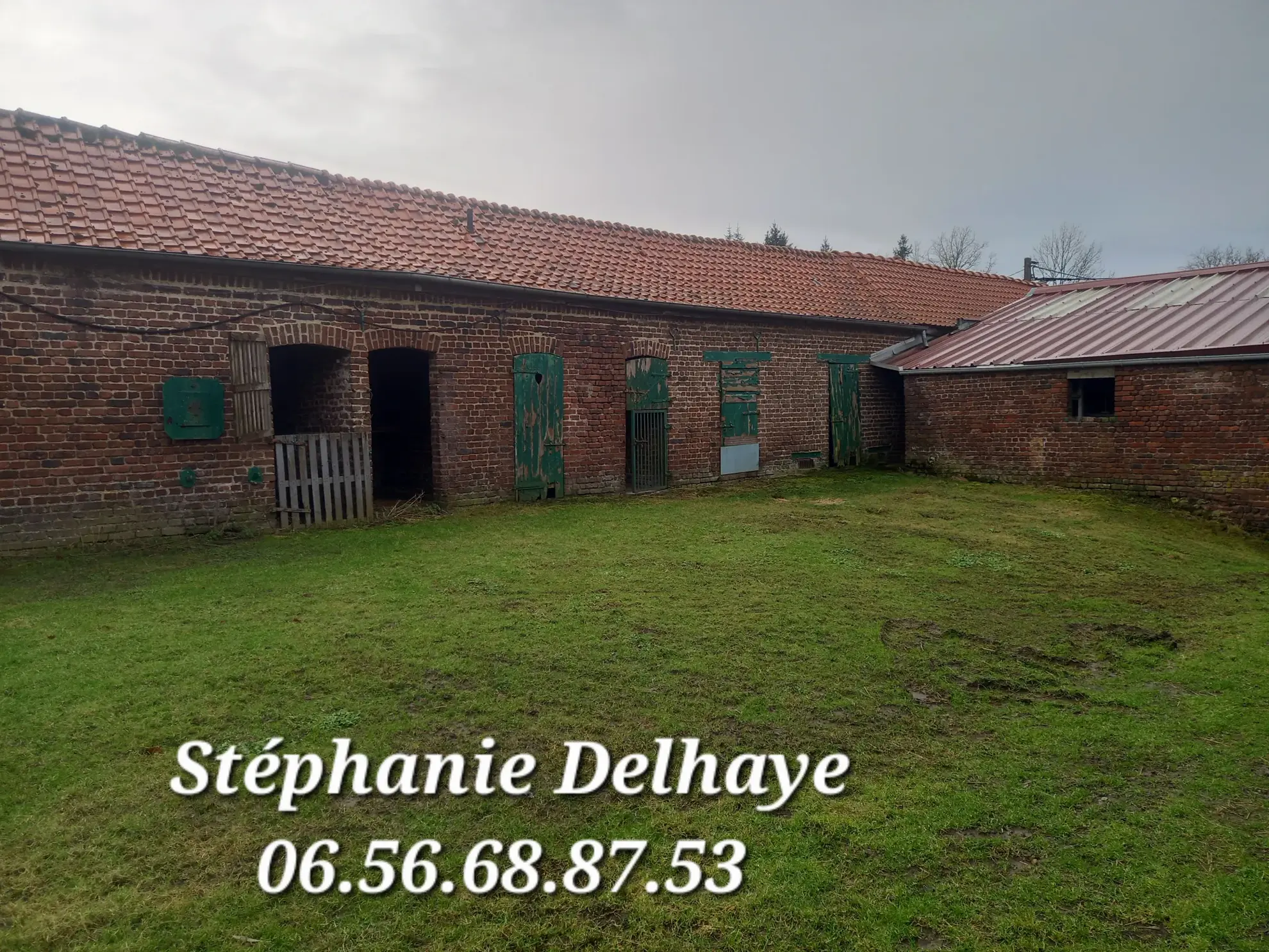 Belle maison de 175 m² avec dépendances et terrain à Erin – Potentiel pour artisan ou animaux 