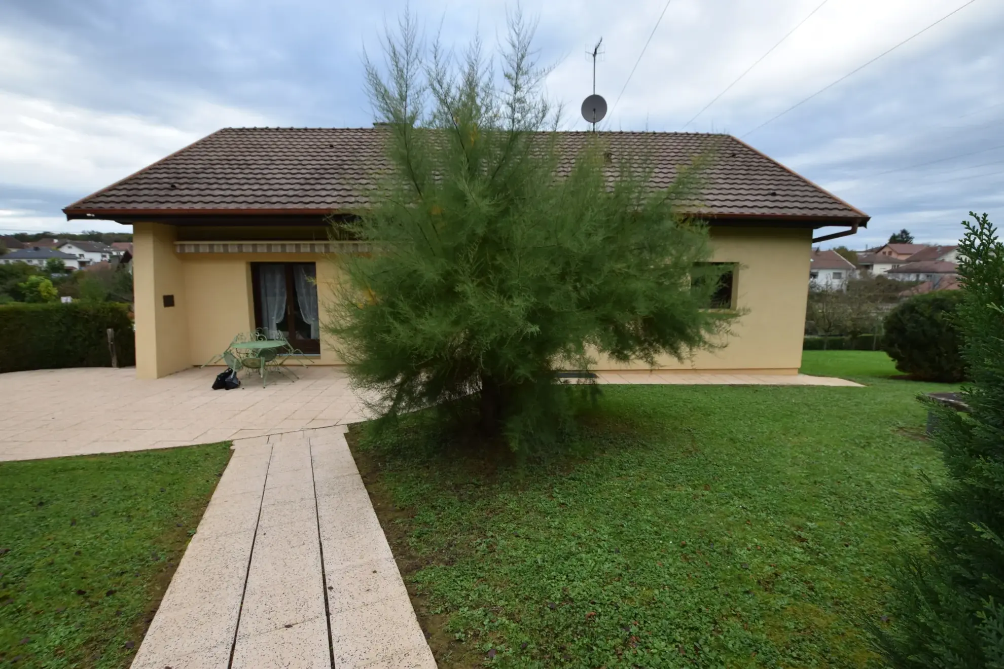 Maison de plain-pied à Vieux-Charmont, vue dégagée, jardin et combles aménageables