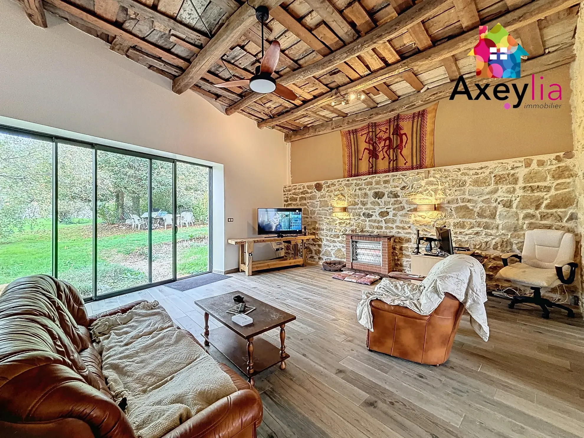 Maison à vendre à Pouilly-sous-Charlieu avec terrain, dépendances, garage et potentiel d'extension