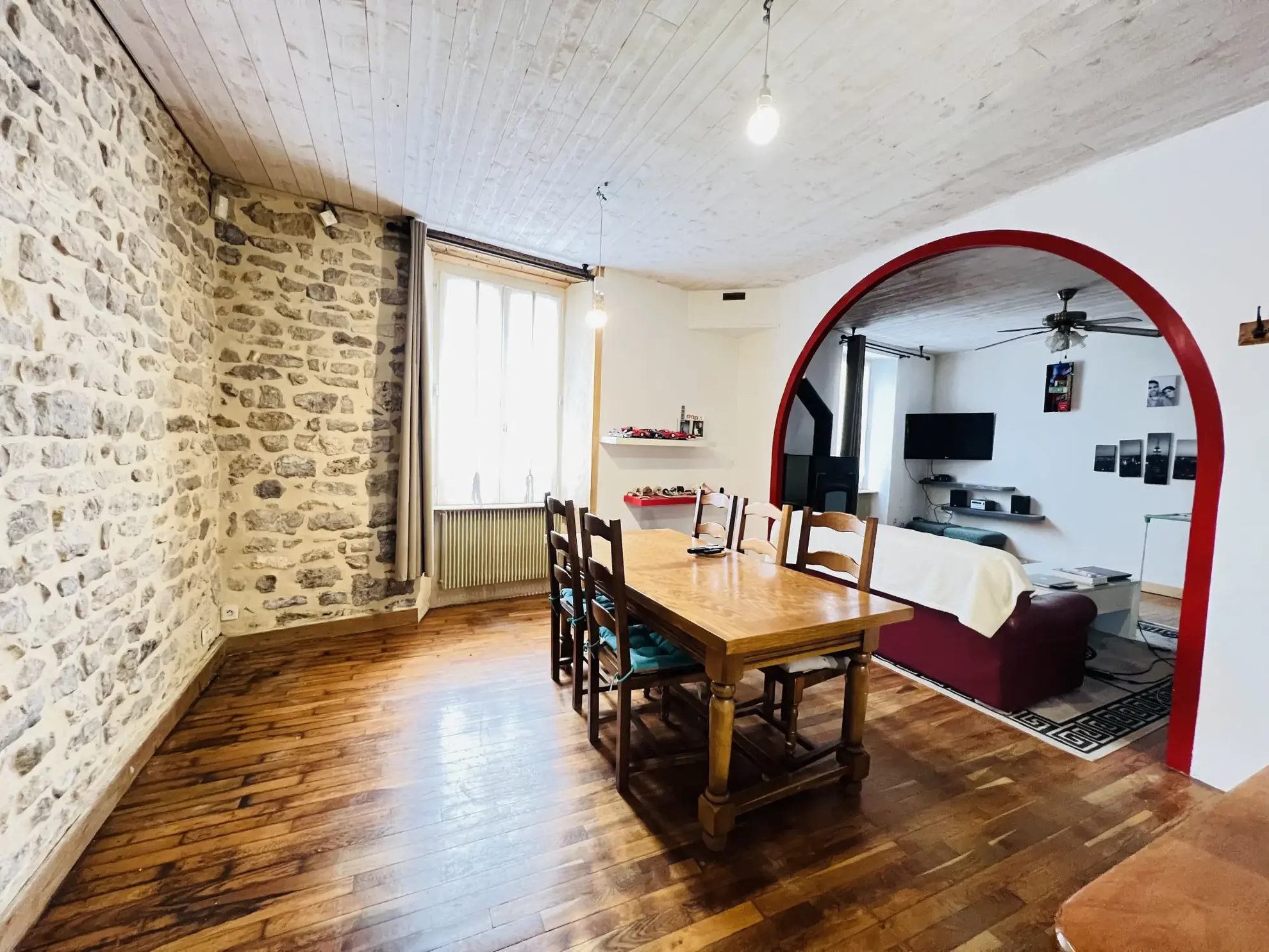 Maison à Voves avec dépendance et terrain de 275 m², 2 chambres 