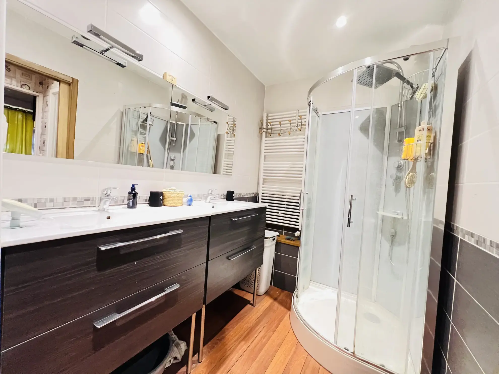 Maison à Voves avec dépendance et terrain de 275 m², 2 chambres 