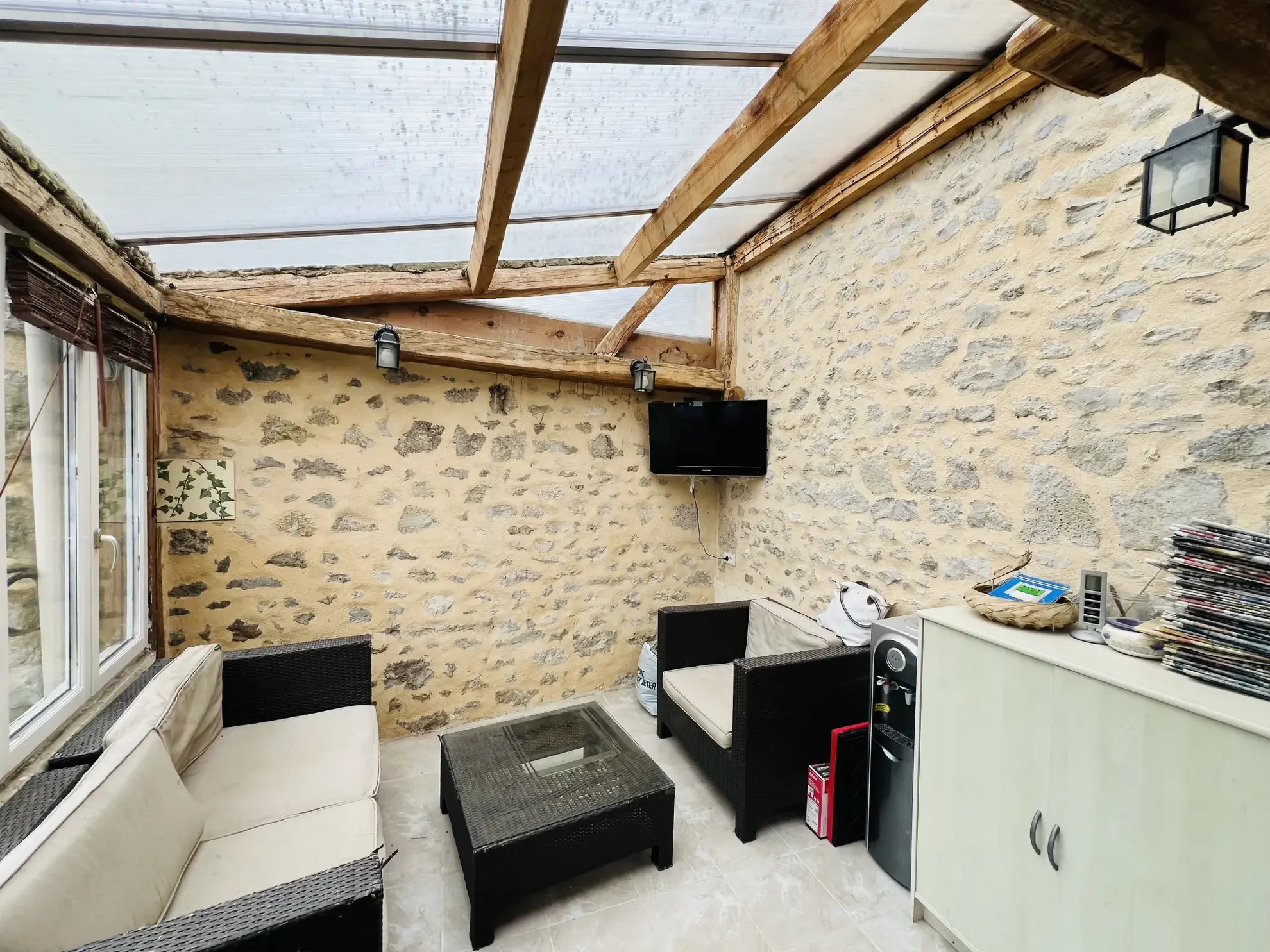 Maison à Voves avec dépendance et terrain de 275 m², 2 chambres 