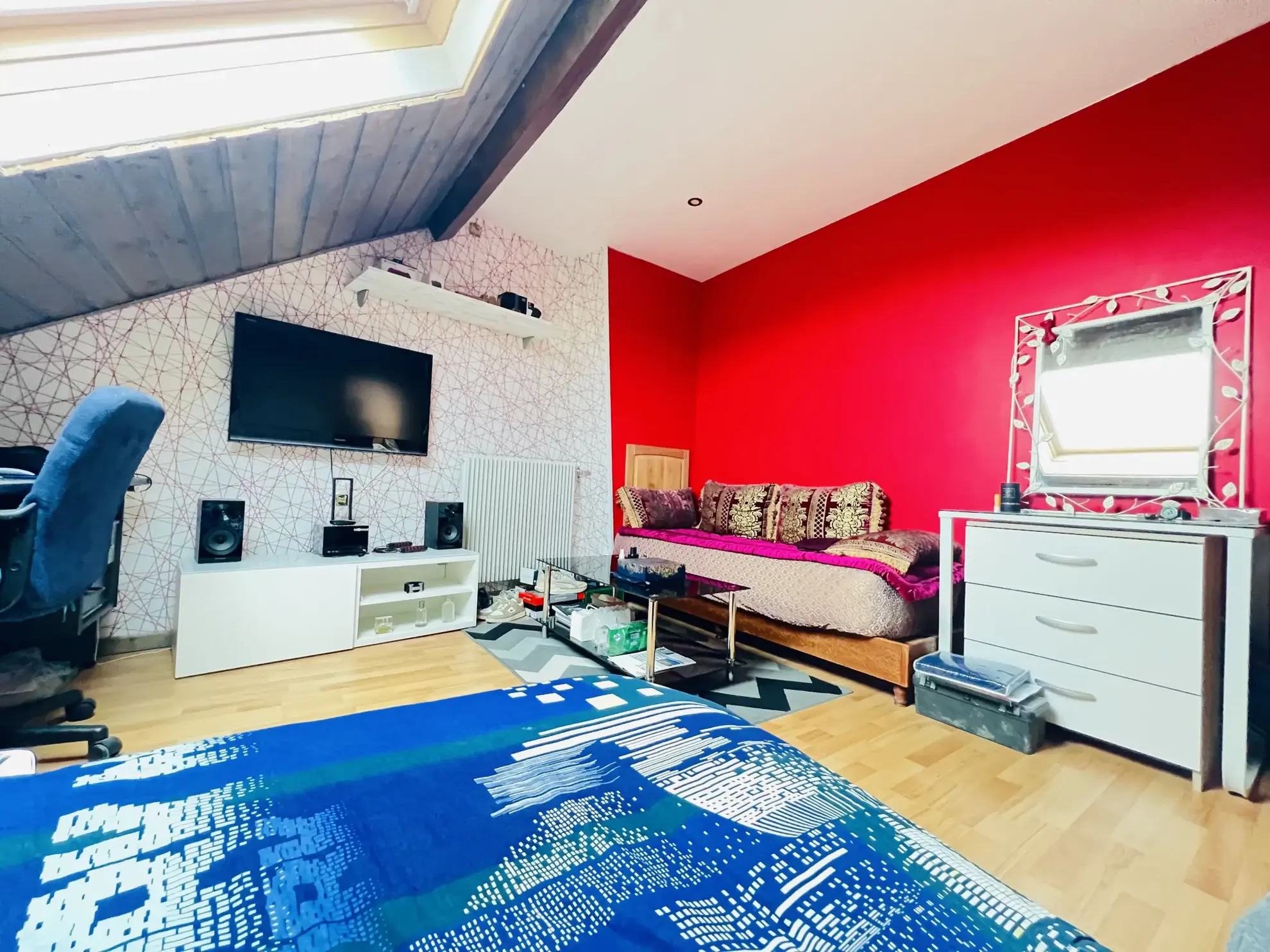 Maison à Voves avec dépendance et terrain de 275 m², 2 chambres 