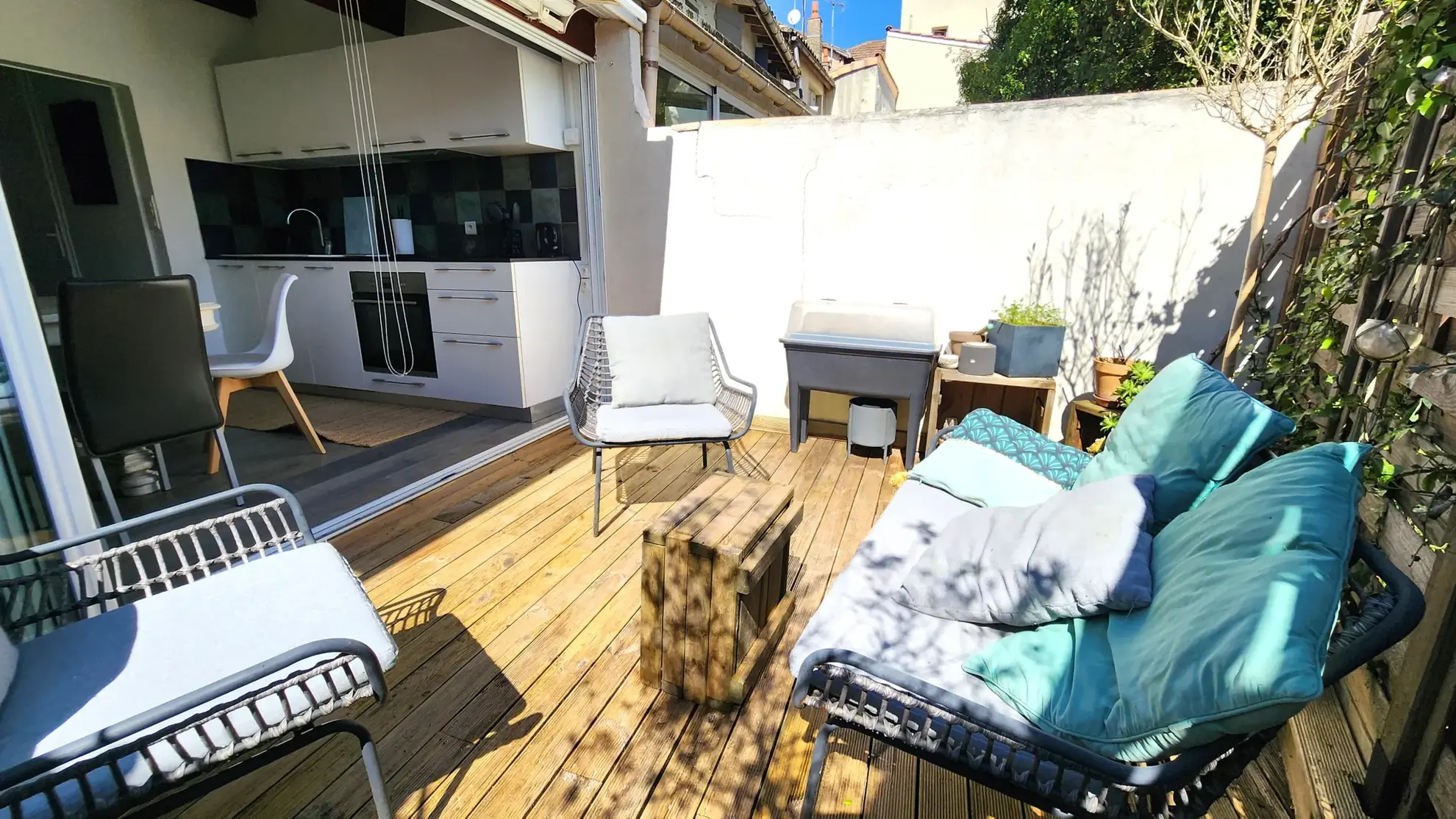 Maison de ville rénovée à Marmande avec terrasse proche gare et centre-ville