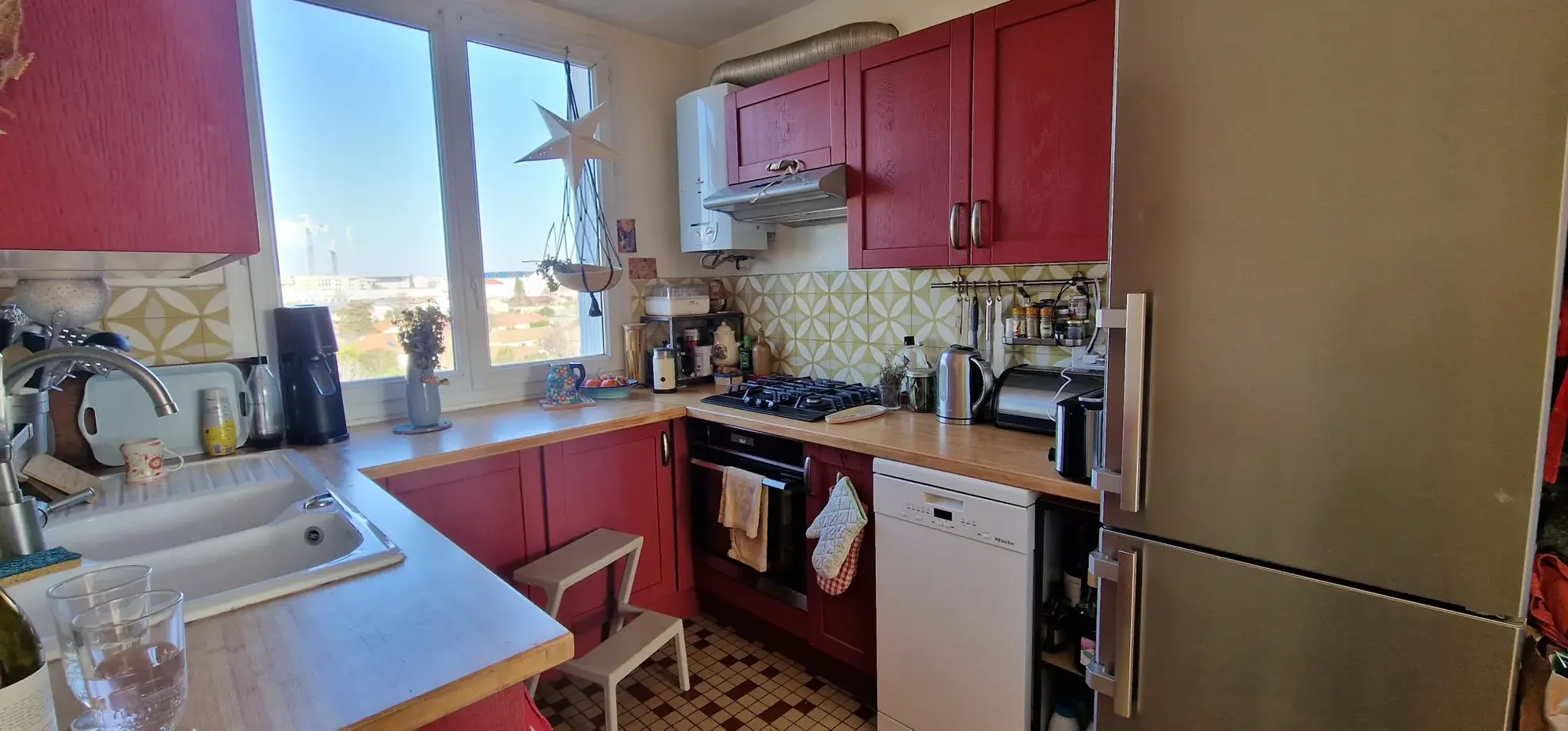 Appartement T4 rénové avec vue dégagée, cave et parking à Montpellier 