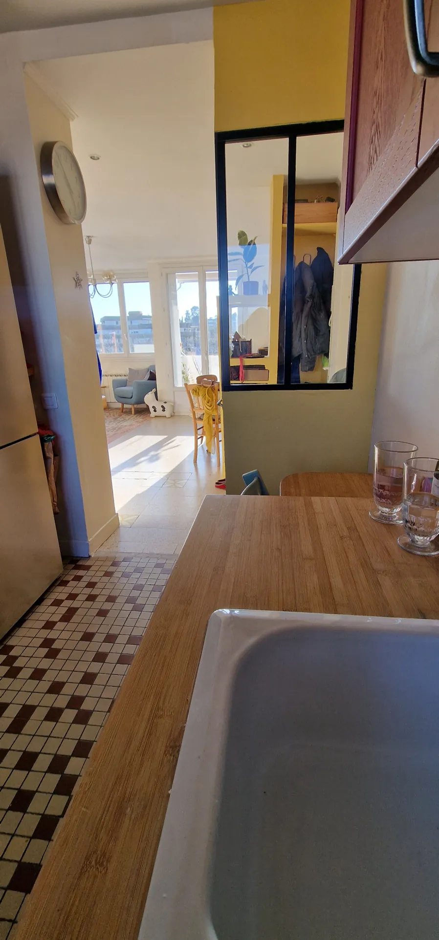 Appartement T4 rénové avec vue dégagée, cave et parking à Montpellier 