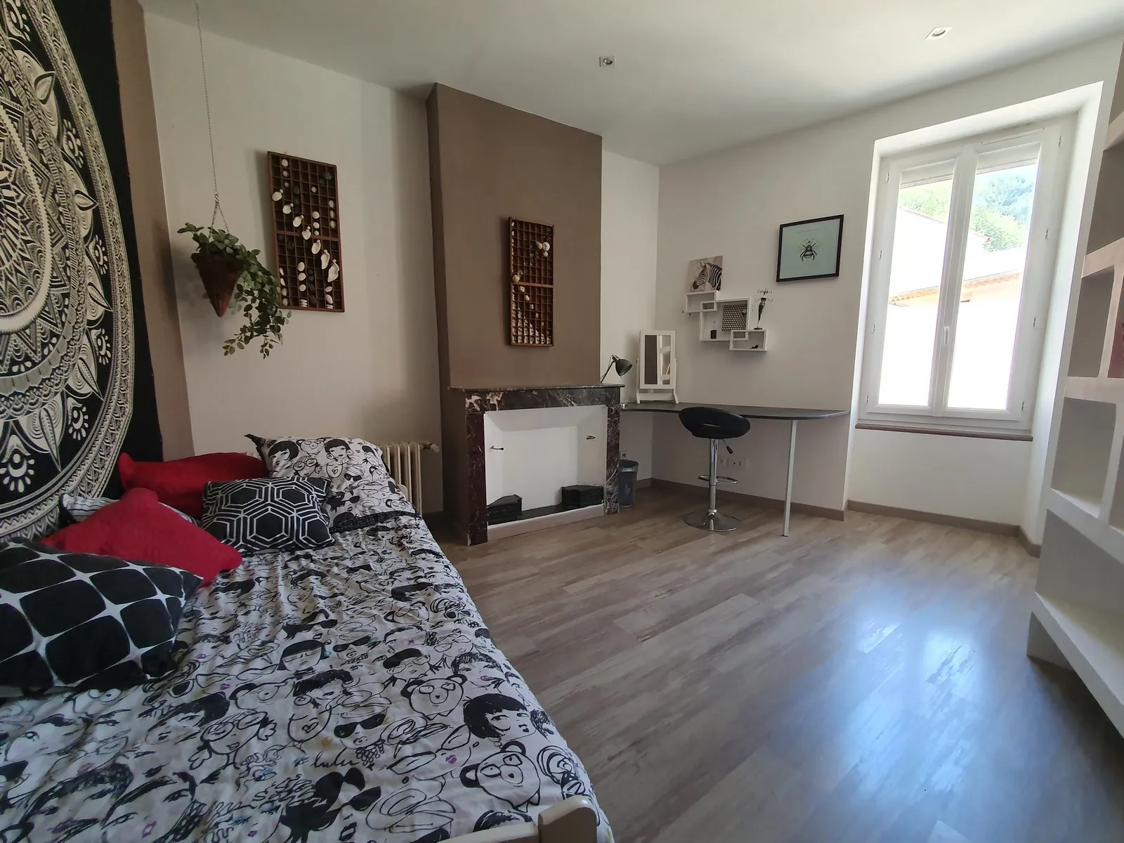 Maison de village rénovée à Laudun avec dépendances et cour, proche Uzès 