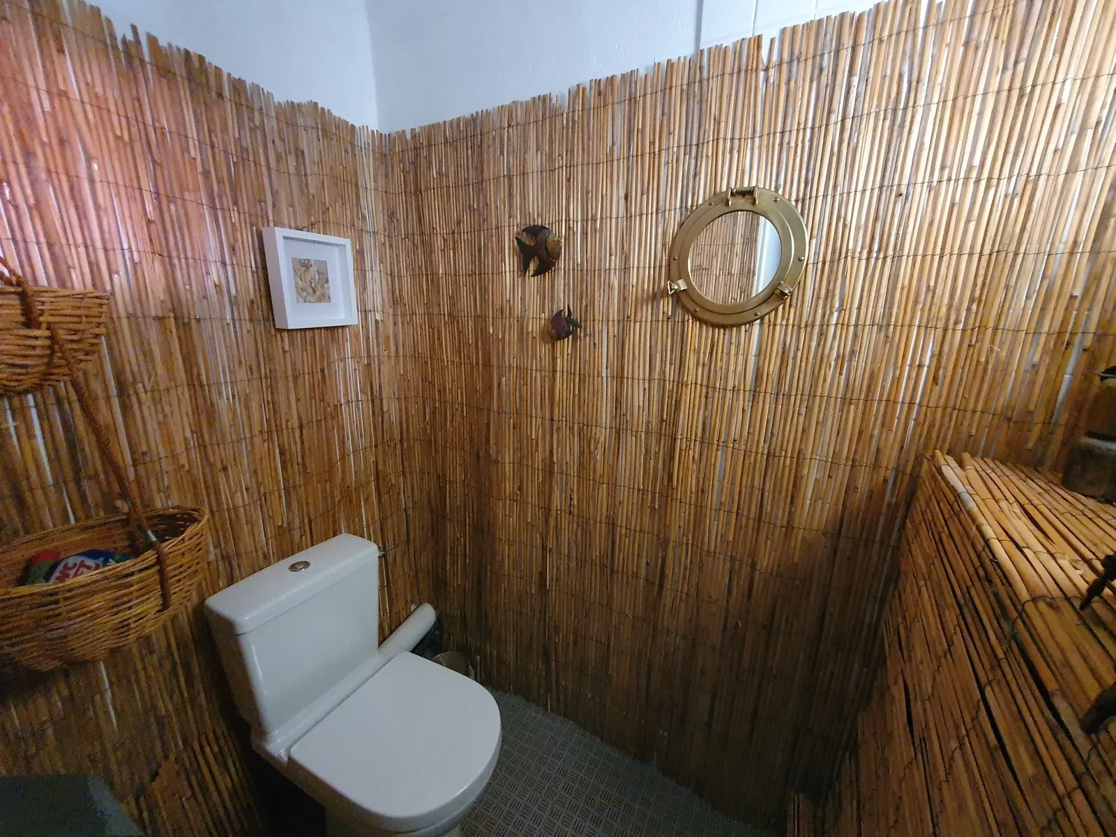 Maison de village rénovée à Laudun avec dépendances et cour, proche Uzès 