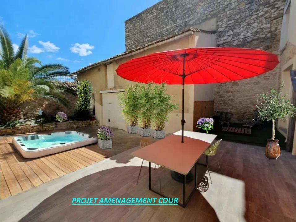 Maison de village rénovée à Laudun avec dépendances et cour, proche Uzès 