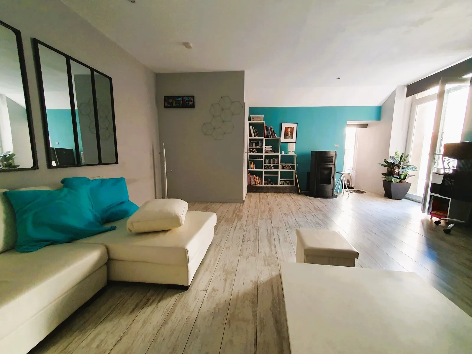 Maison de village rénovée à Laudun avec dépendances et cour, proche Uzès 