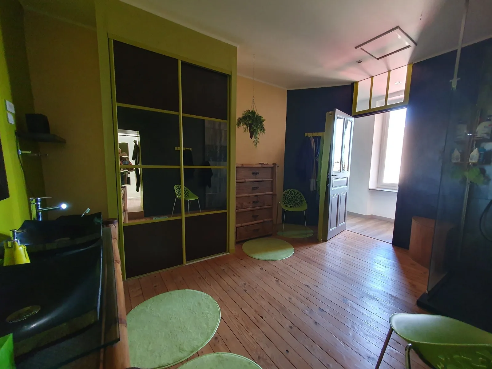 Maison de village rénovée à Laudun avec dépendances et cour, proche Uzès 