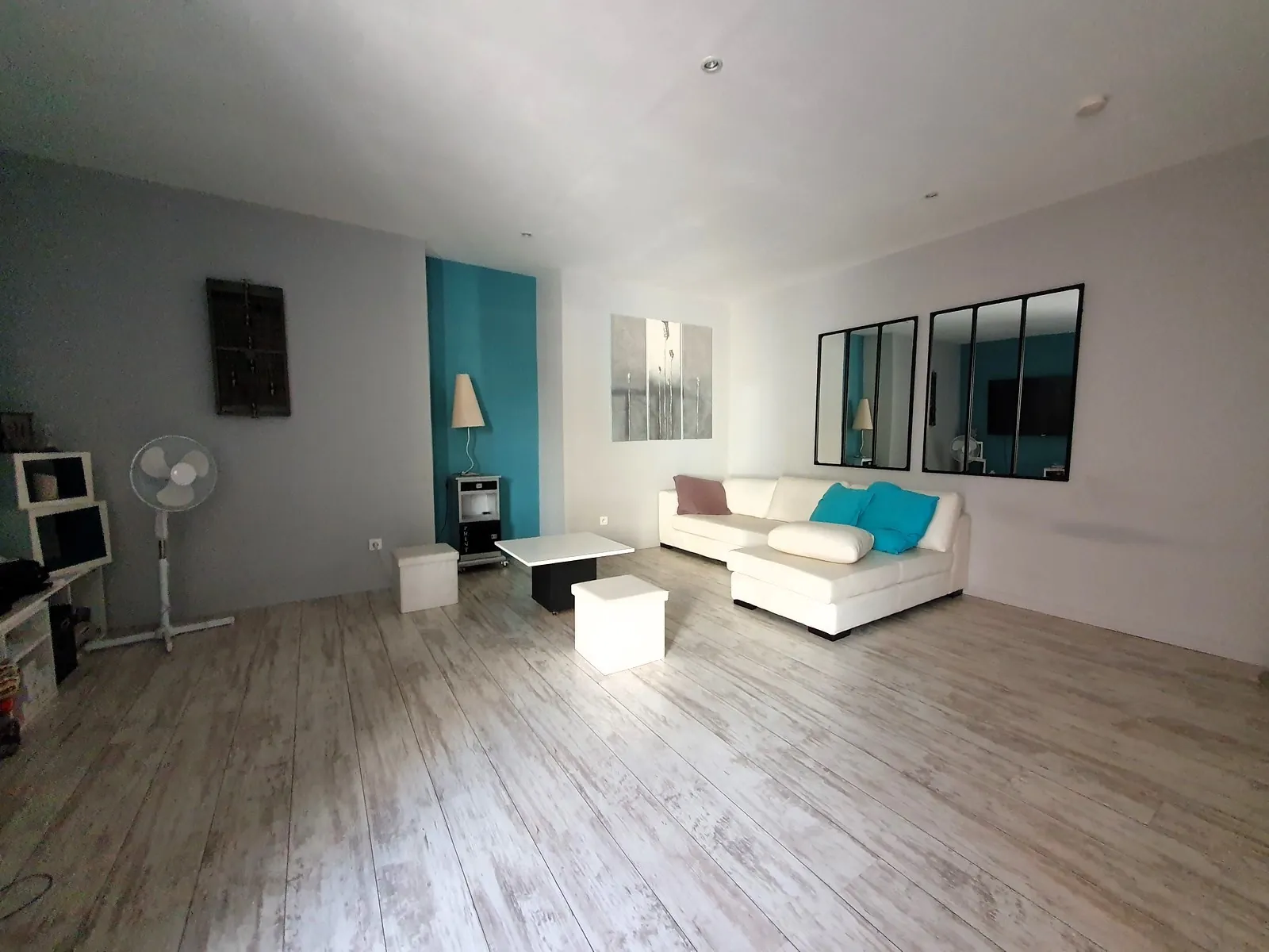 Maison de village rénovée à Laudun avec dépendances et cour, proche Uzès 