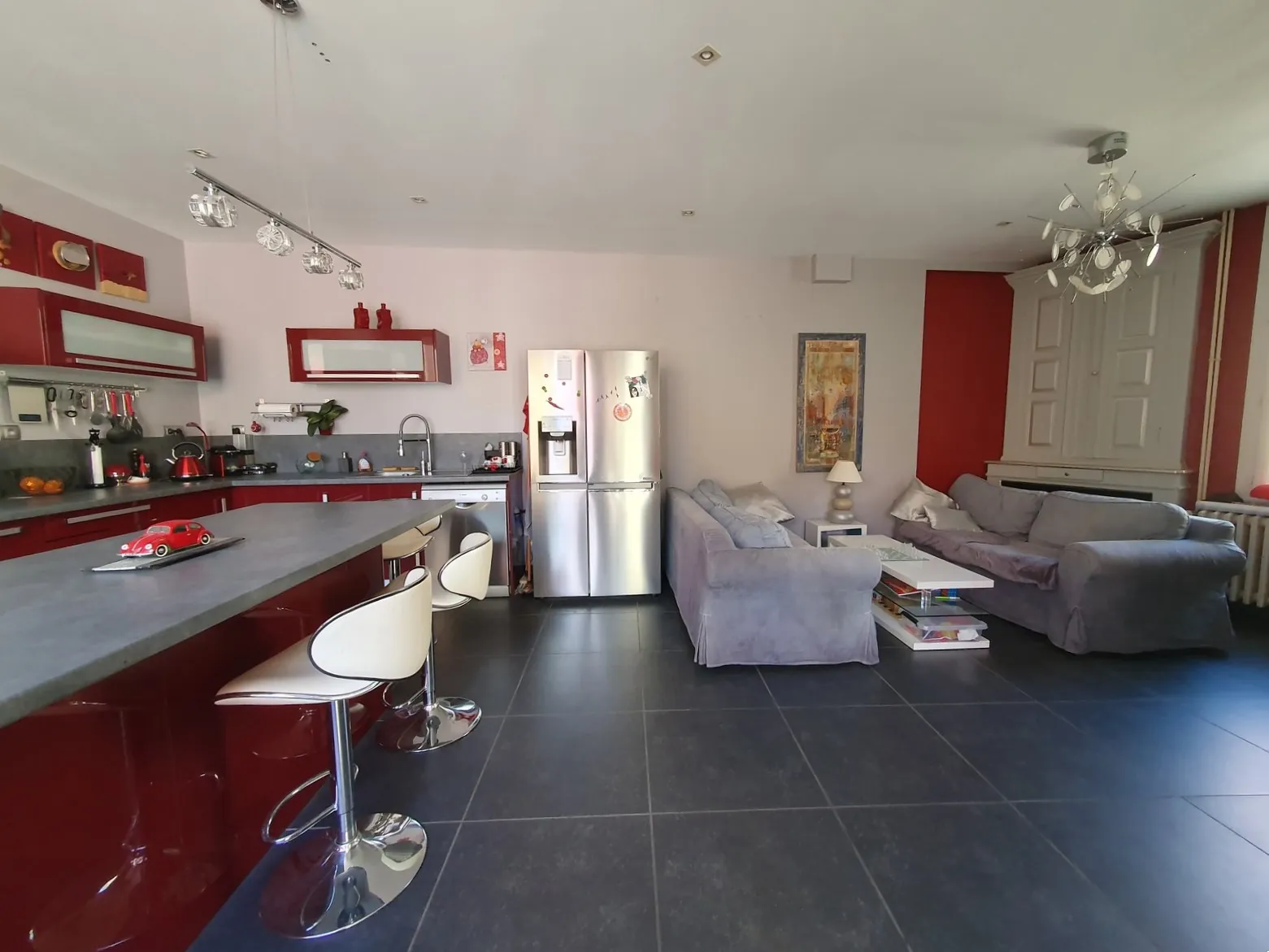 Maison de village rénovée à Laudun avec dépendances et cour, proche Uzès 