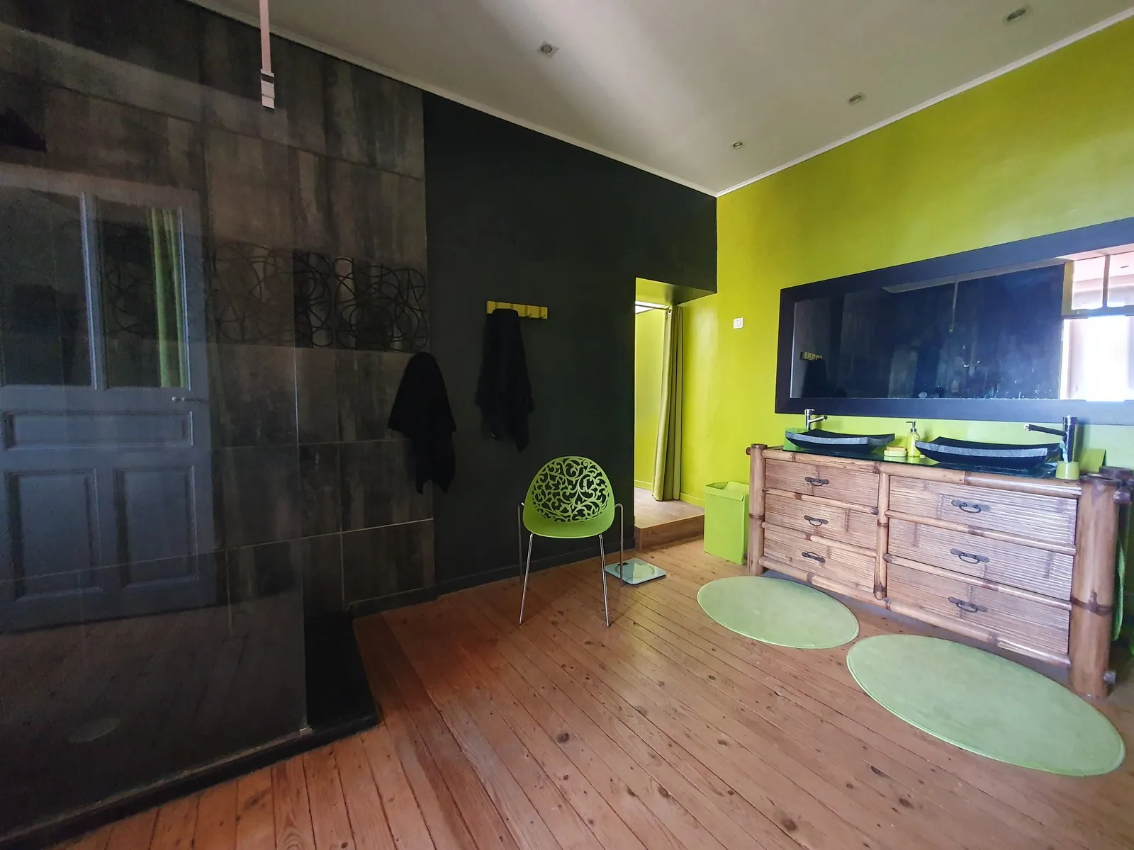 Maison de village rénovée à Laudun avec dépendances et cour, proche Uzès 