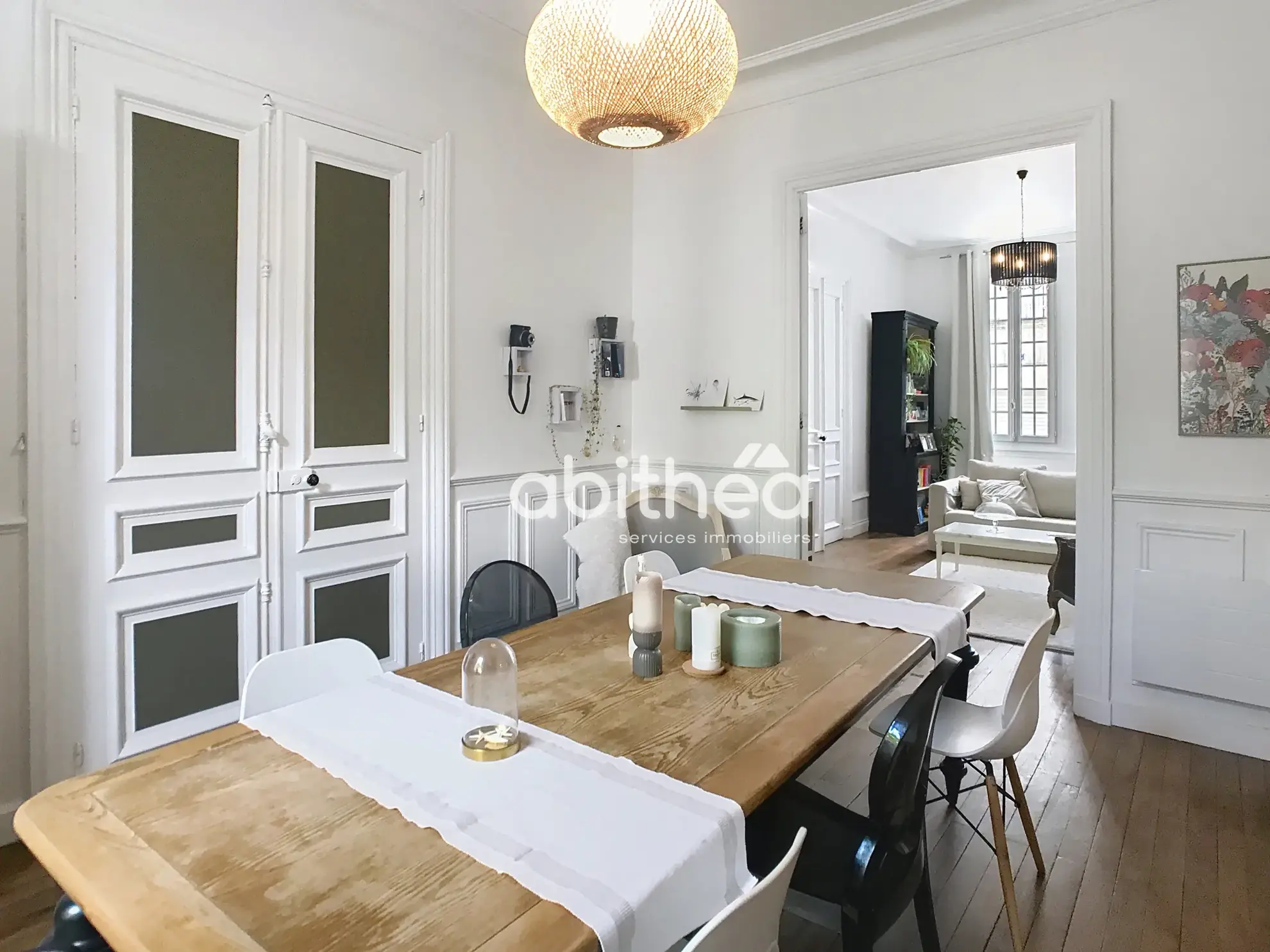 Maison de ville élégante de 240 m² à JARNAC avec jardin et dépendances 