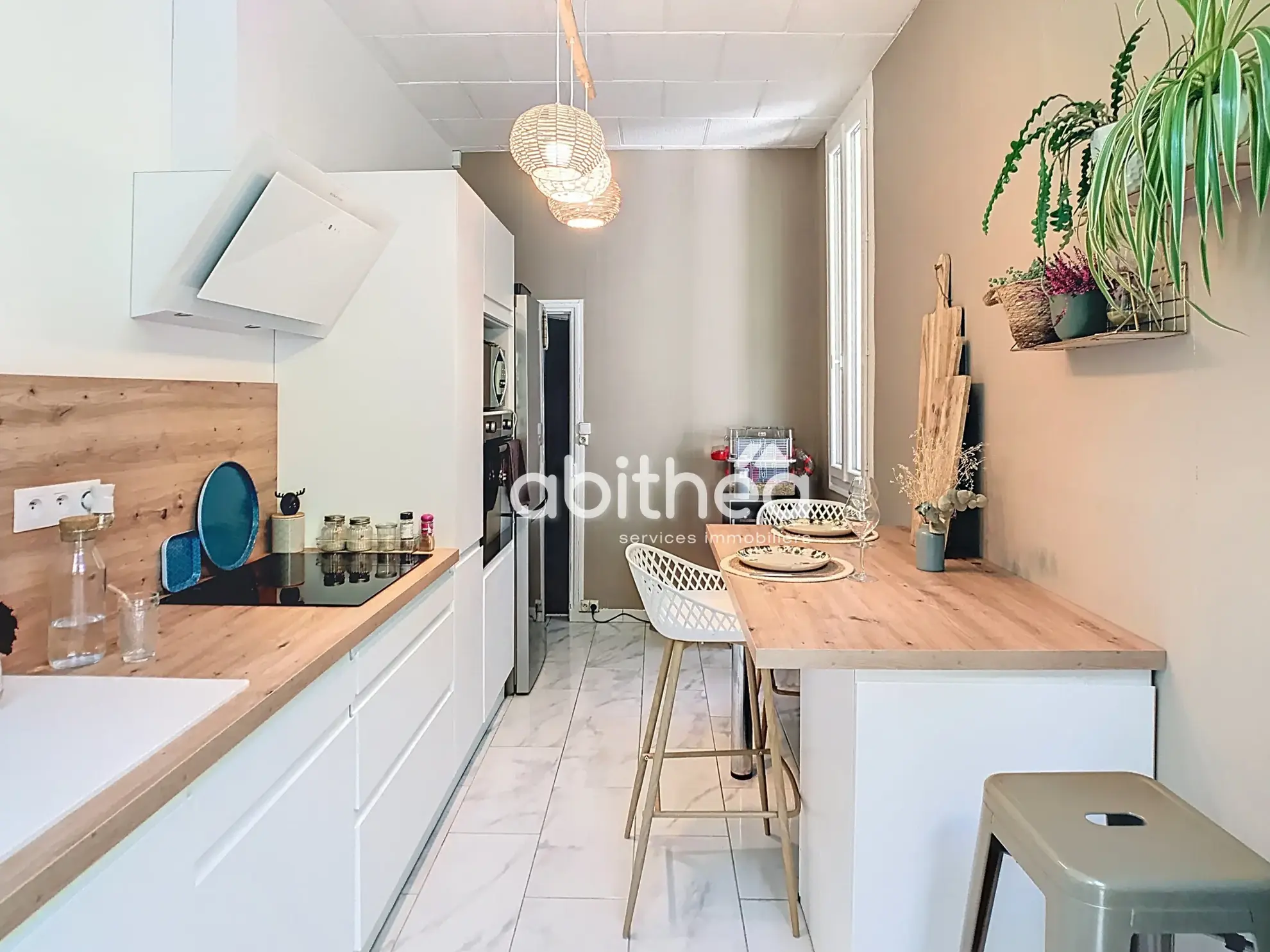 Maison de ville élégante de 240 m² à JARNAC avec jardin et dépendances 