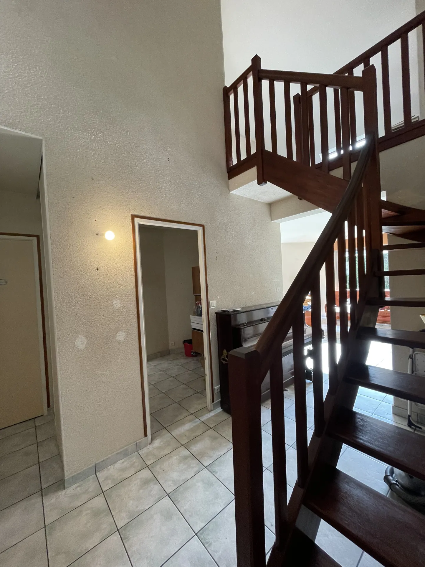 Vente maison d'architecte à Changé, terrain clos, 4 chambres, terrasse exposée sud-ouest 