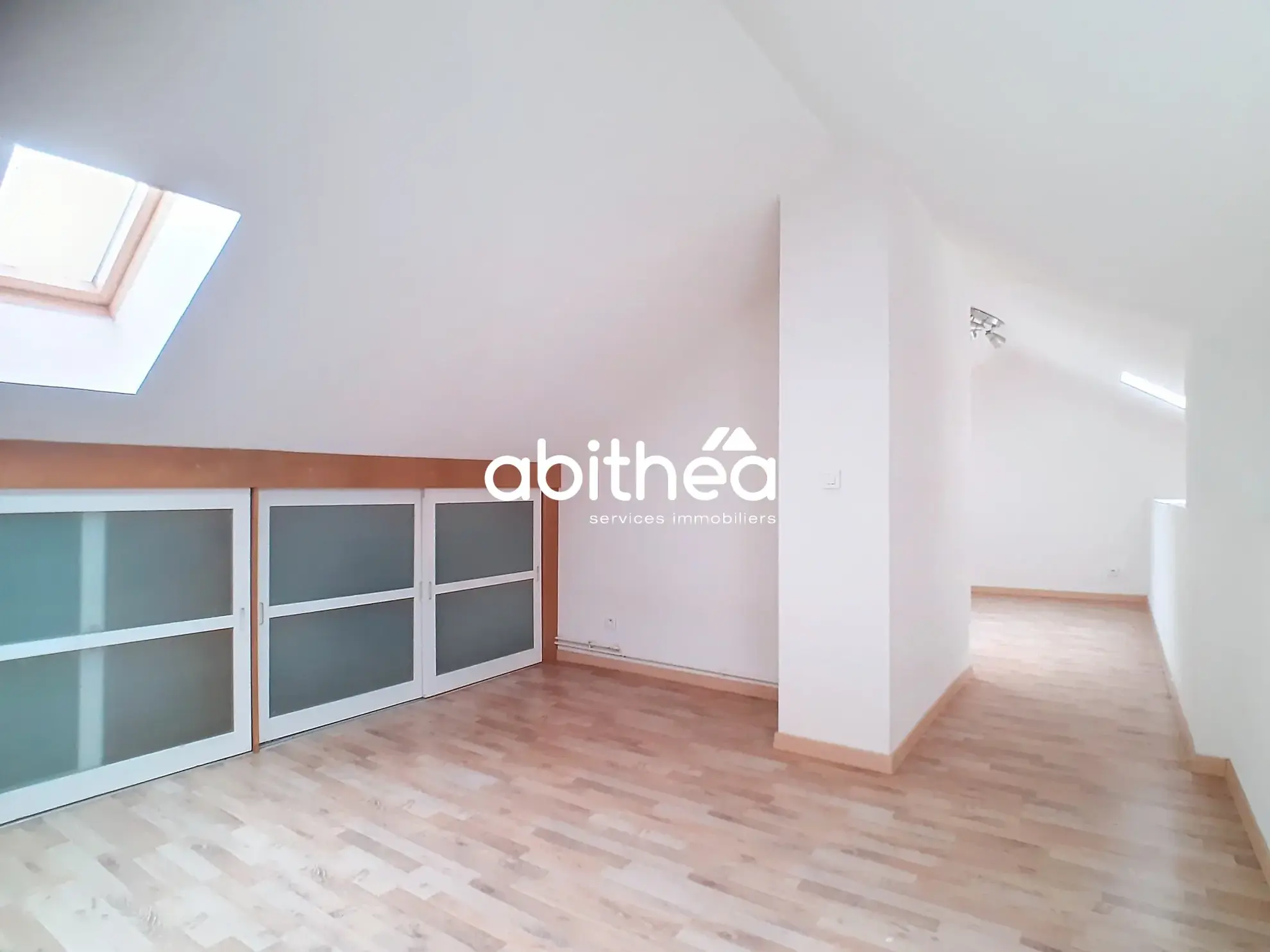 Maison individuelle de 219 m² avec deux maisons, garages, terrasses et vue panoramique à Marcoing 