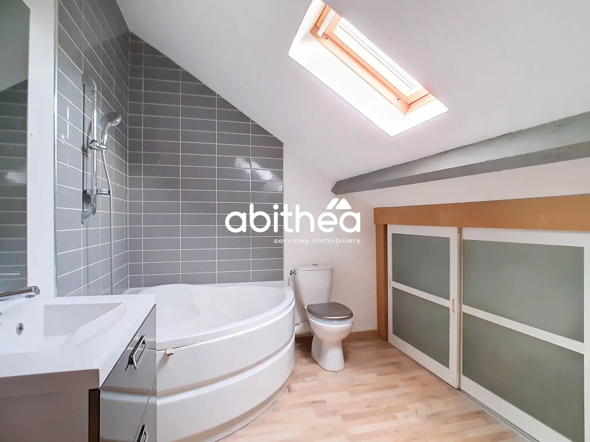 Maison individuelle de 219 m² avec deux maisons, garages, terrasses et vue panoramique à Marcoing 