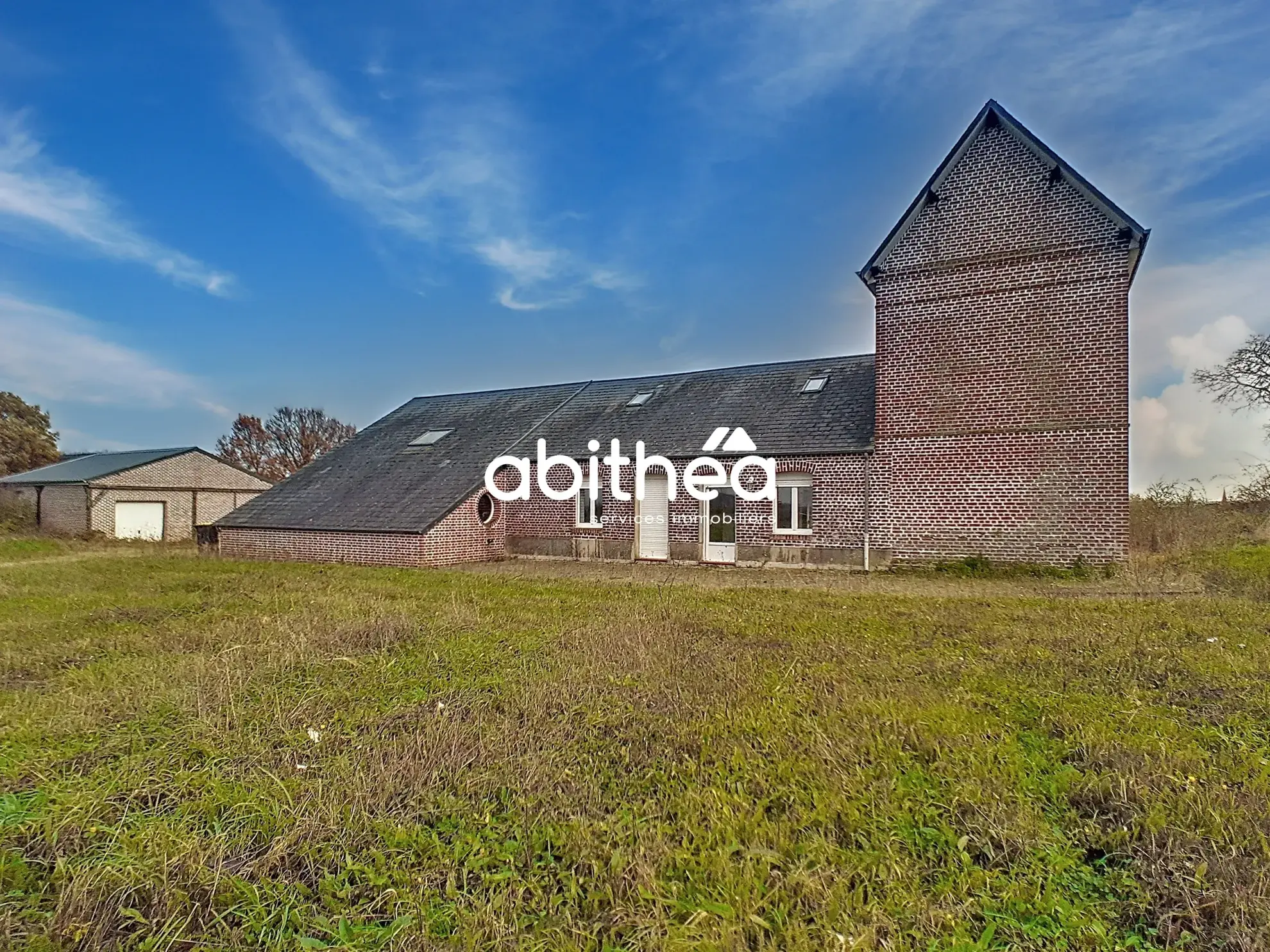 Maison individuelle de 219 m² avec deux maisons, garages, terrasses et vue panoramique à Marcoing 