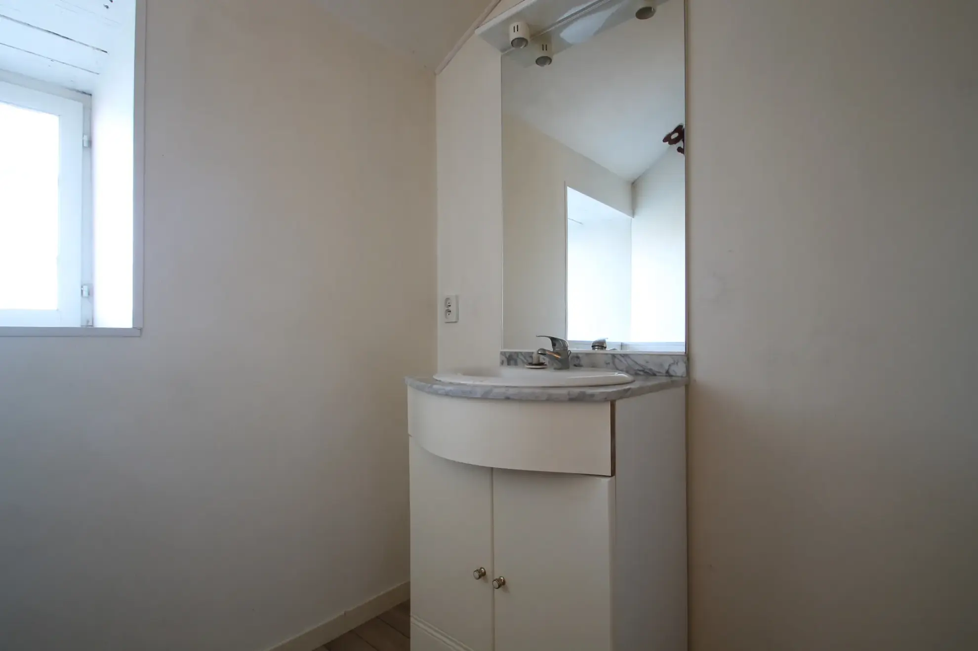 Charmante maison en pierre de 50 m² avec terrasse à Barbezières 