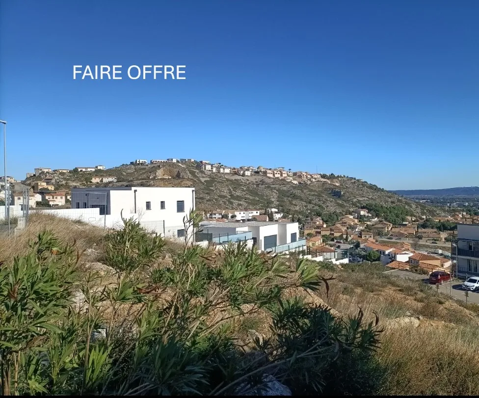 Très beau terrain constructible et viabilisé à Narbonne avec vue imprenable